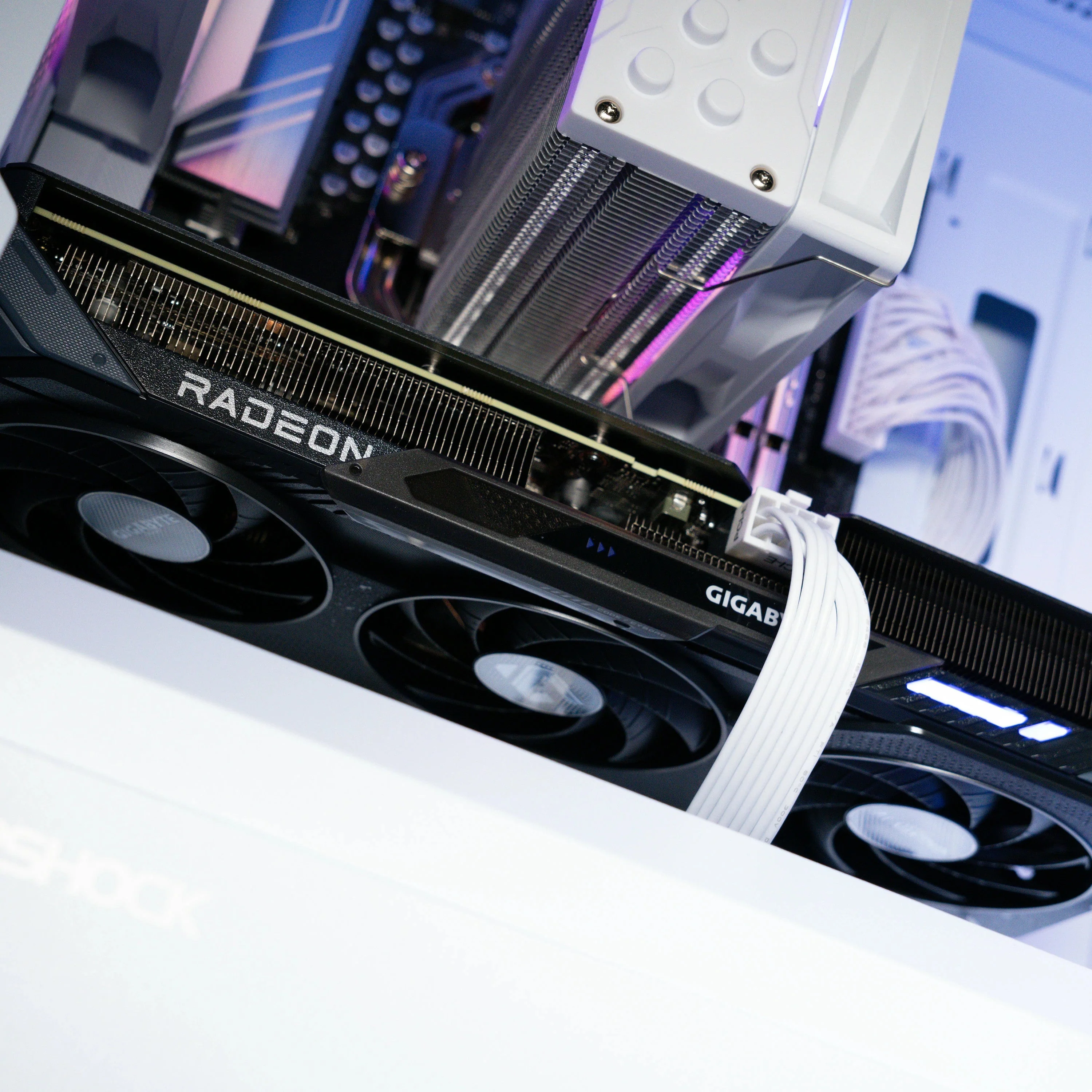 Aftershock Cloud | RX 9060 XT Gaming OC 16GB | Ryzen 5 7500F | Desktop Gaming PC - Image 2
