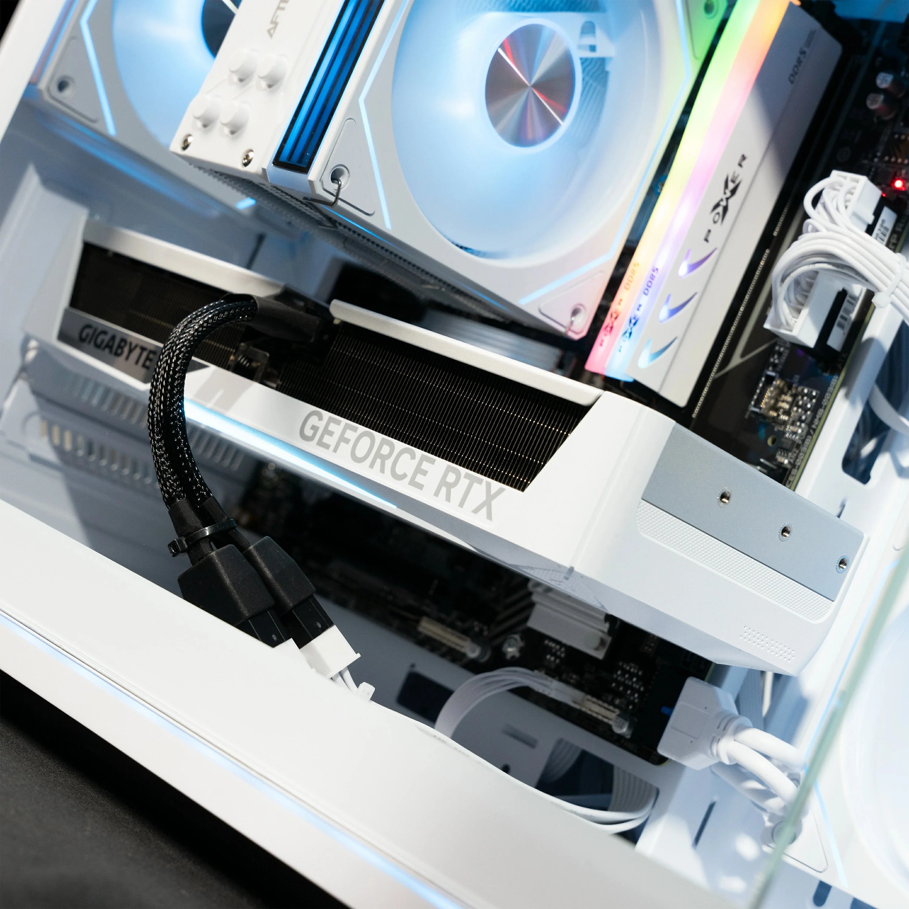 Aftershock Zeal Mini | RTX 5070 | Ryzen 5 7500F | Desktop Gaming PC - Image 2