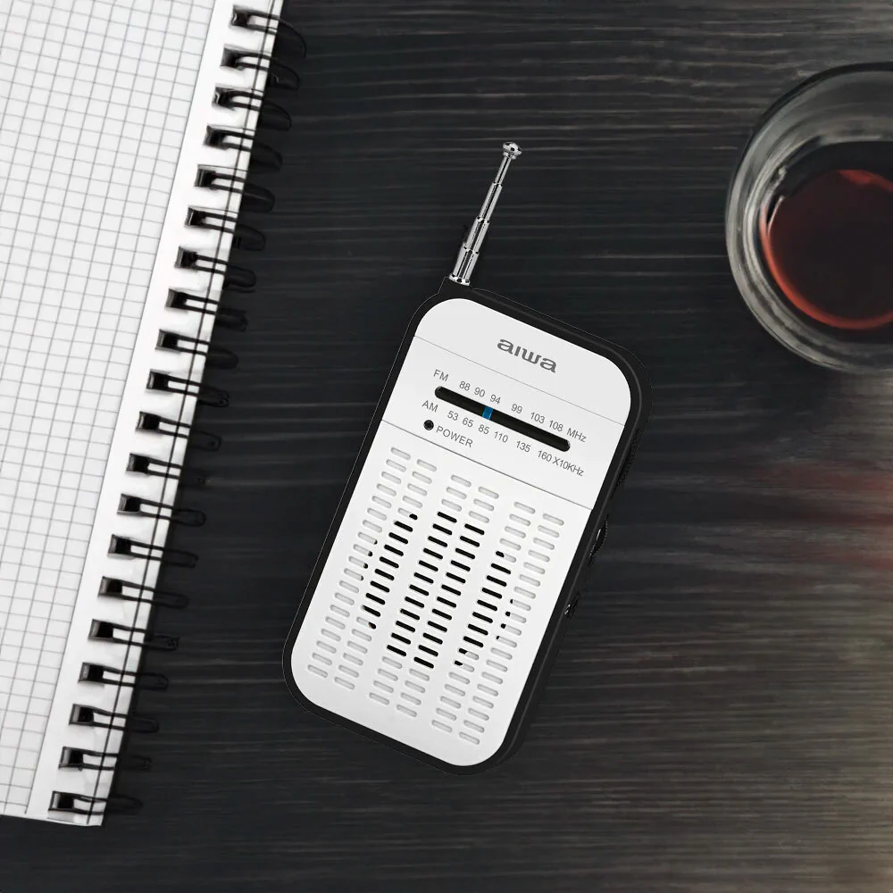 Aiwa Portable Handheld AM/FM AAA Battery Radio (White) - Image 3