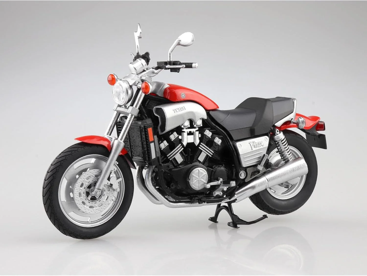 Aoshima 1/12 Yamaha Vmax Fire Red - Image 3