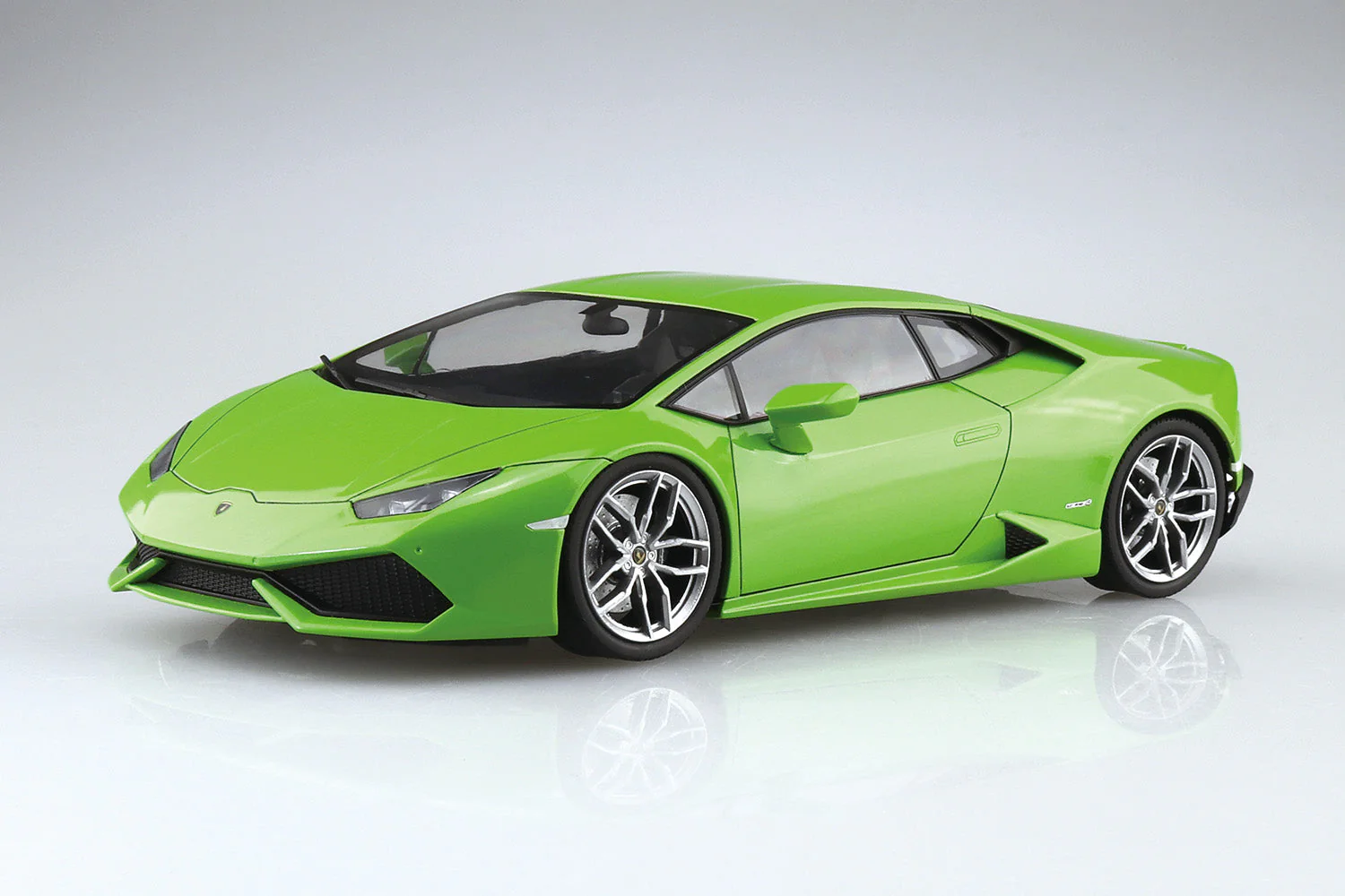 Aoshima 1/24 '14 Lamborghini Huracan Green - Image 2