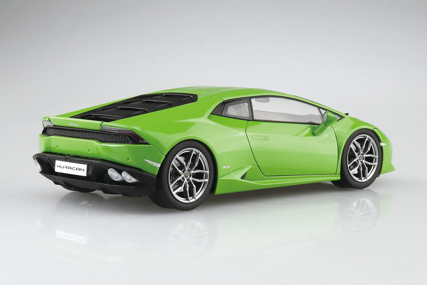 Aoshima 1/24 '14 Lamborghini Huracan Green - Image 3