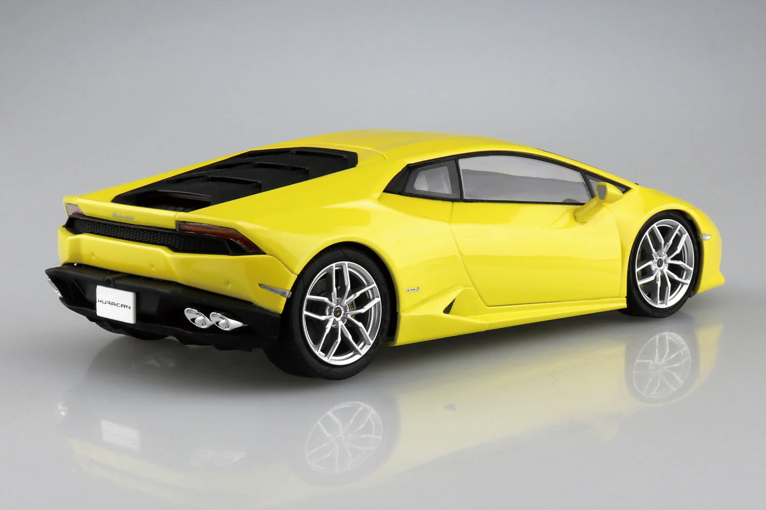 Aoshima 1/24 14 Lamborghini Huracan Yellow - Image 3