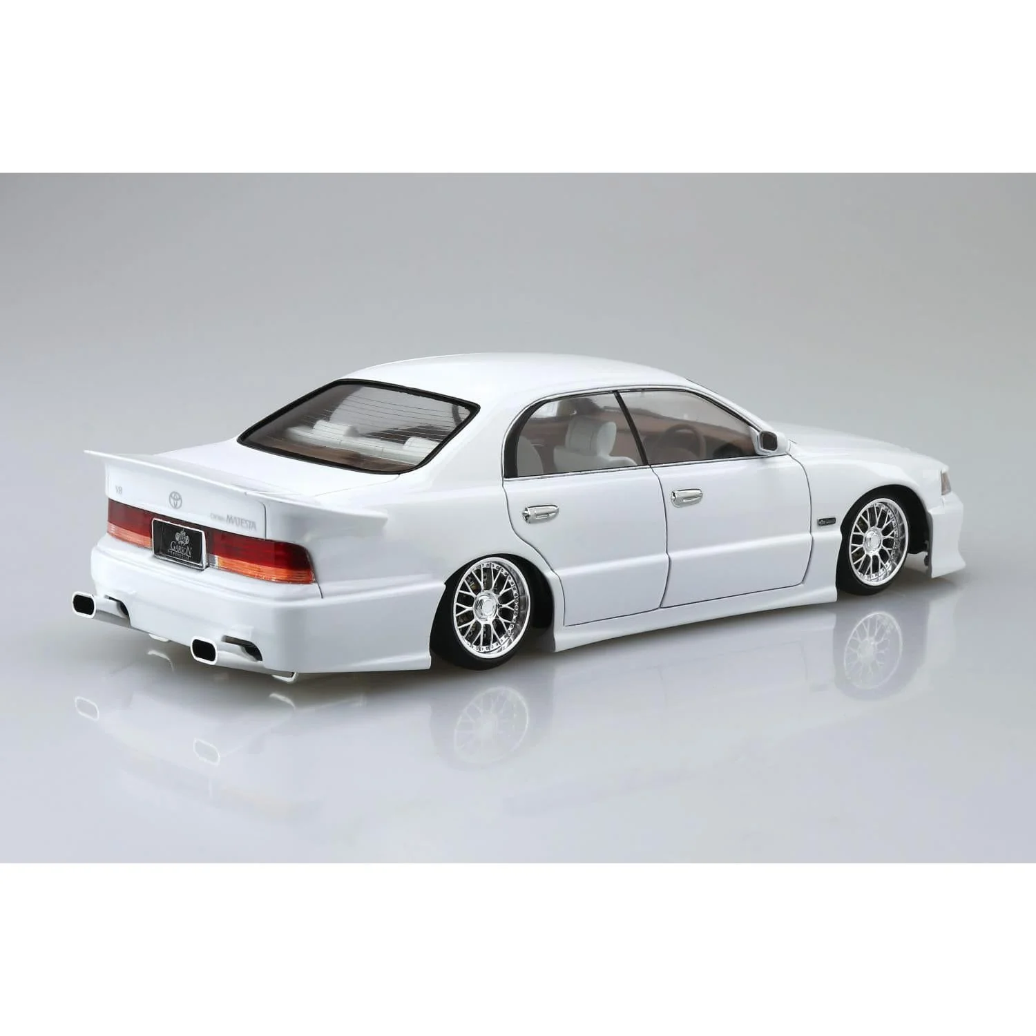 Aoshima 1/24 Garson UZS141 Majesta '91 (Toyota) - Image 2