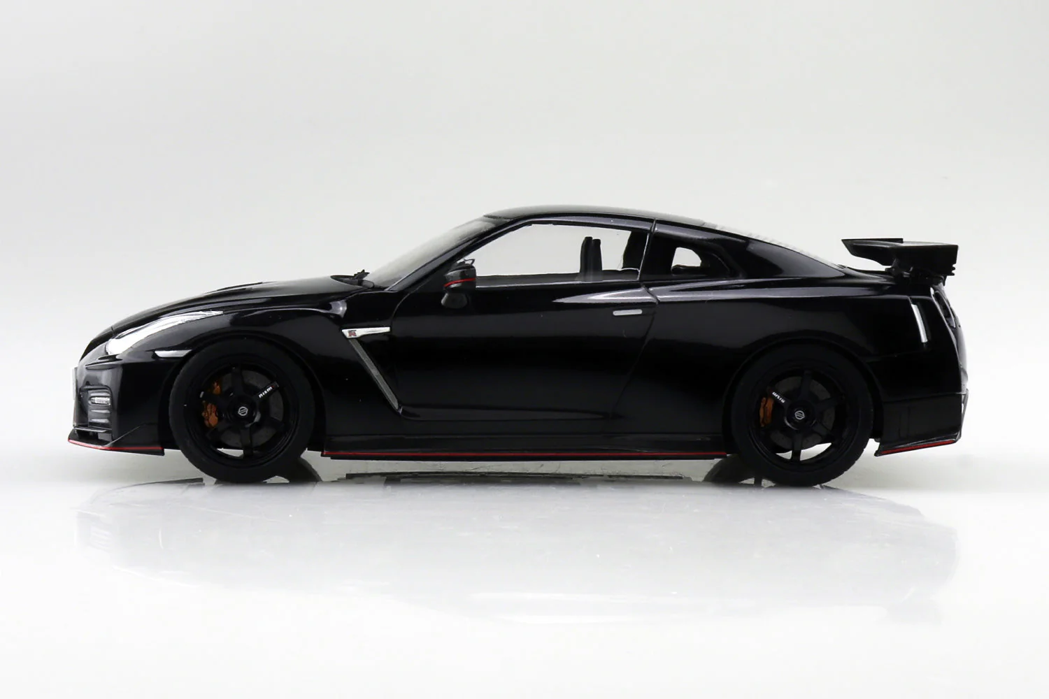 Aoshima 1/24 Insurance G50 President '89 (Nissan) - Image 4