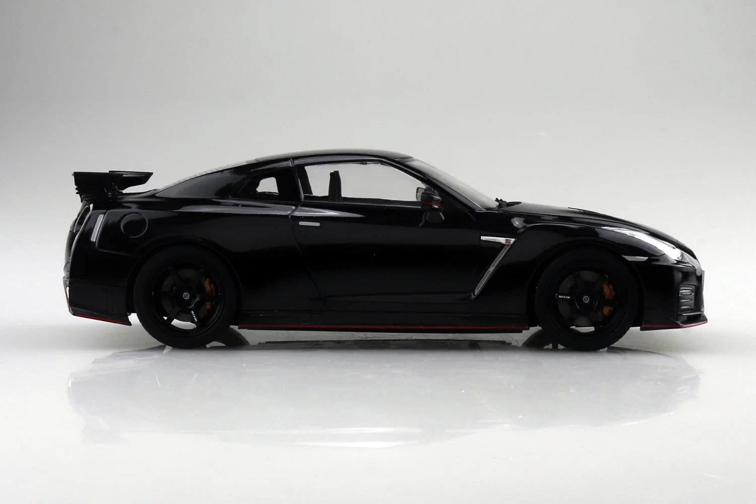 Aoshima 1/24 Insurance G50 President '89 (Nissan) - Image 5