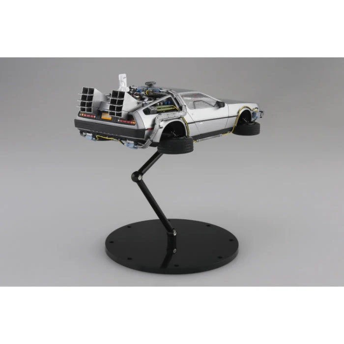 Aoshima 1/24 Time Machine from Back to the Future Part II - Image 4