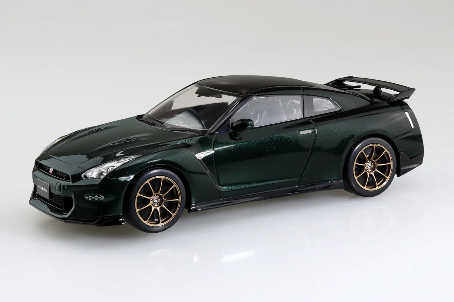 Aoshima 1/32 Snap Nissan R35 Nissan GT-R 2024 (Midnight Purple) - Image 2