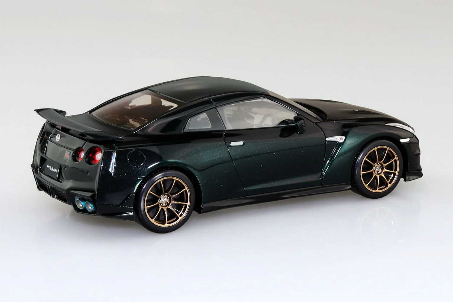 Aoshima 1/32 Snap Nissan R35 Nissan GT-R 2024 (Midnight Purple) - Image 3