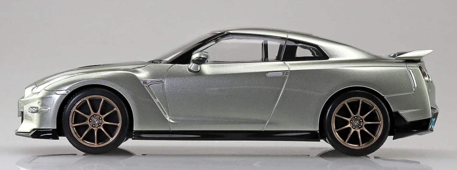 Aoshima 1/32 Snap Nissan R35 Nissan GT-R 2024 (Millennium Jade) - Image 4