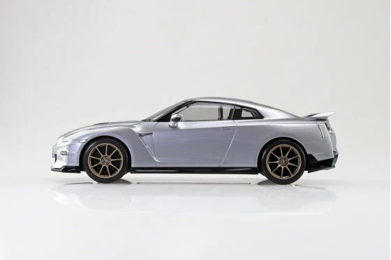 Aoshima 1/32 Snap Nissan R35 Nissan GT-R 2024 (Ultimate Metal Silver) - Image 4