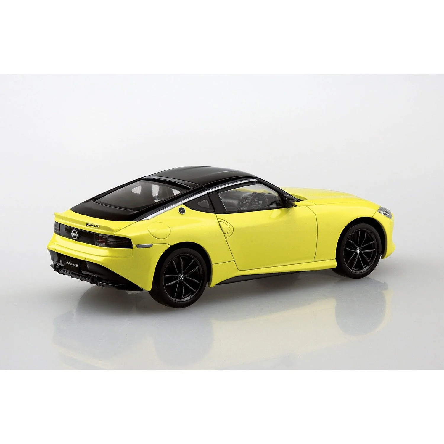 Aoshima 1/32 Snap Nissan RZ34 Fairlady Z (Ikazuchi Yellow) - Image 3
