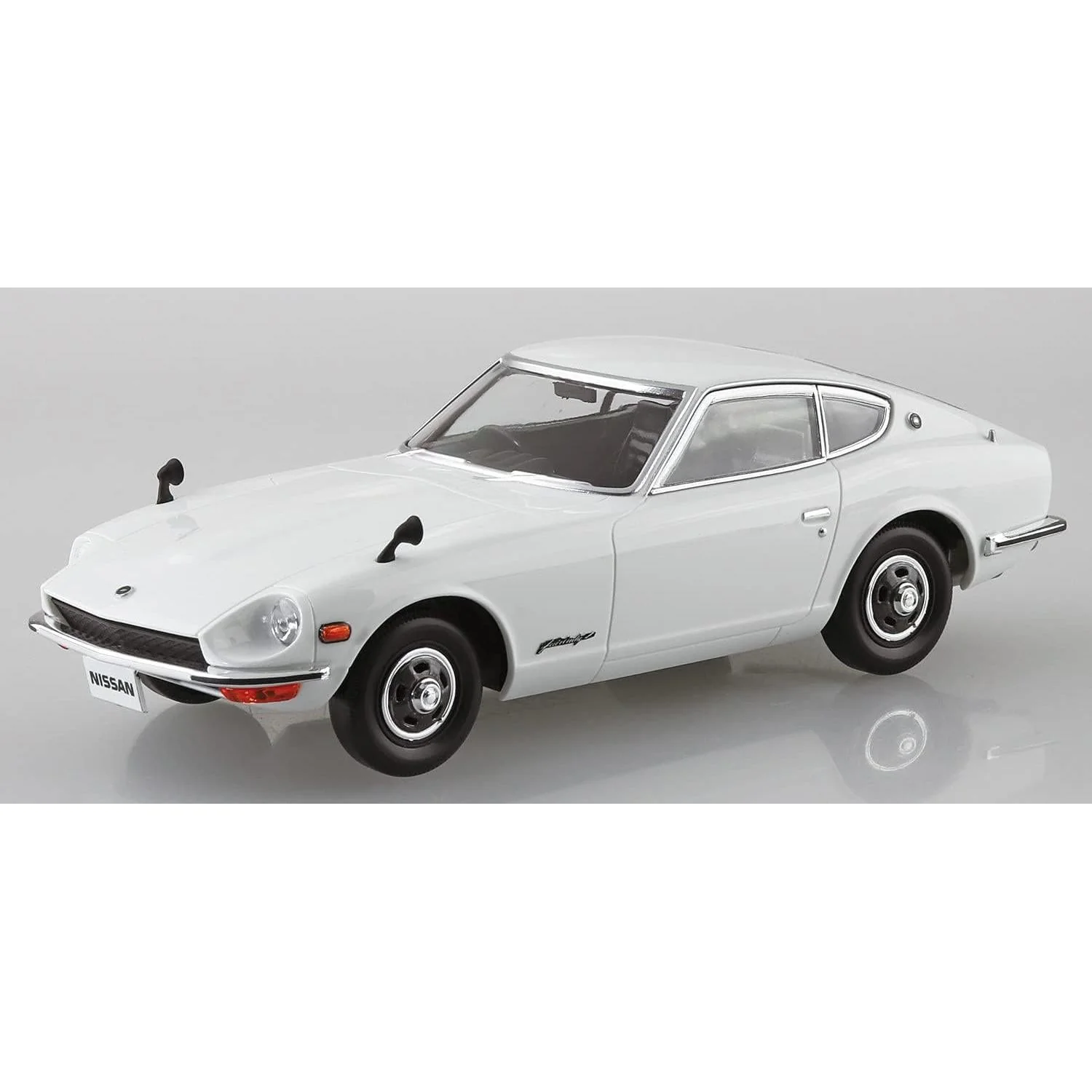 Aoshima 1/32 Snap Nissan S30 Fairlady Z (White) - Image 3