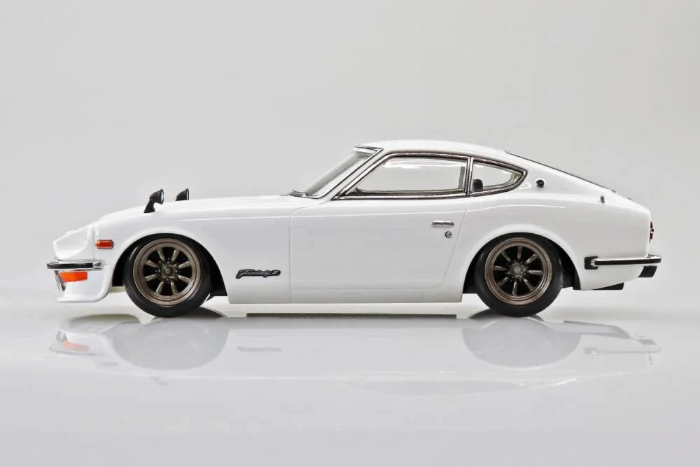Aoshima 1/32 Snap Nissan S30 Fairlady Z (White) - Image 5