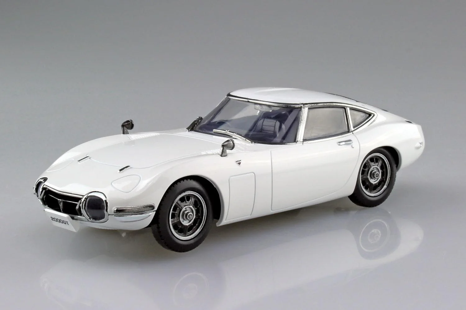 Aoshima 1/32 Snap Toyota 2000GT (Pegasus White) - Image 3