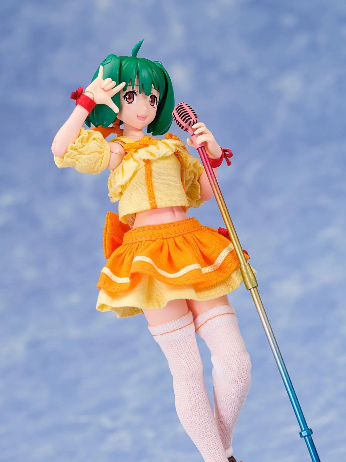 Aoshima V.F.G. Macross F VF-25F Messiah Ranka Lee Macross 40th Anniversary - Image 3