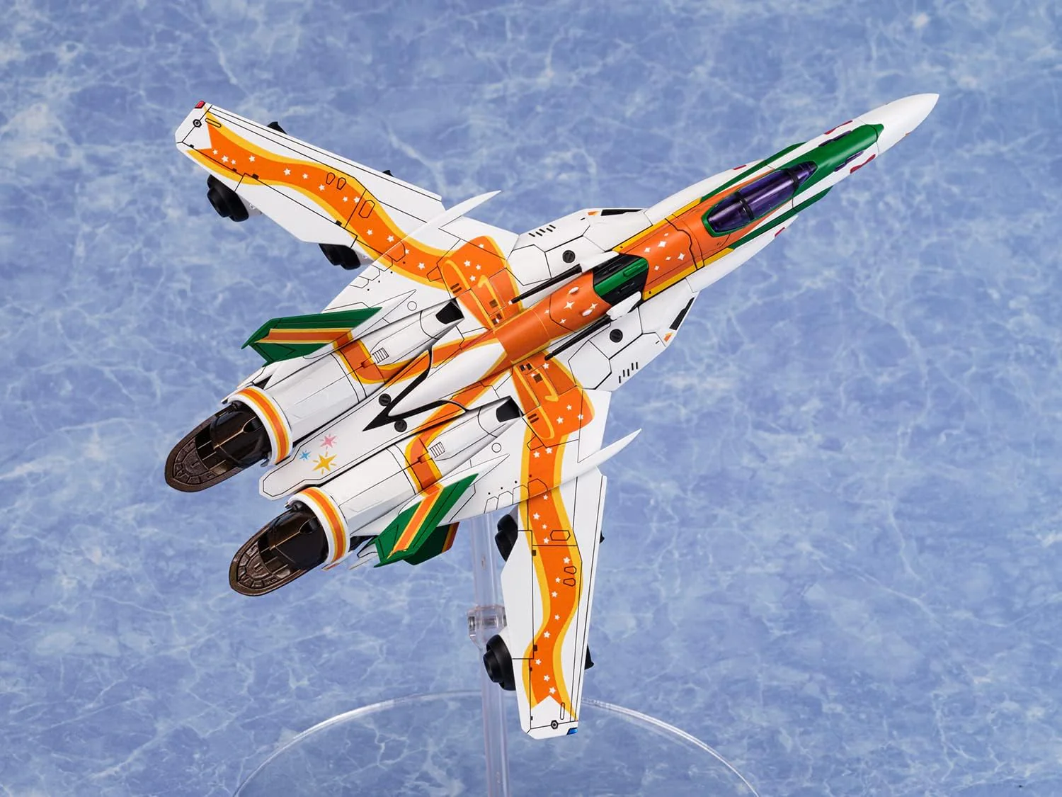 Aoshima V.F.G. Macross F VF-25F Messiah Ranka Lee Macross 40th Anniversary - Image 4