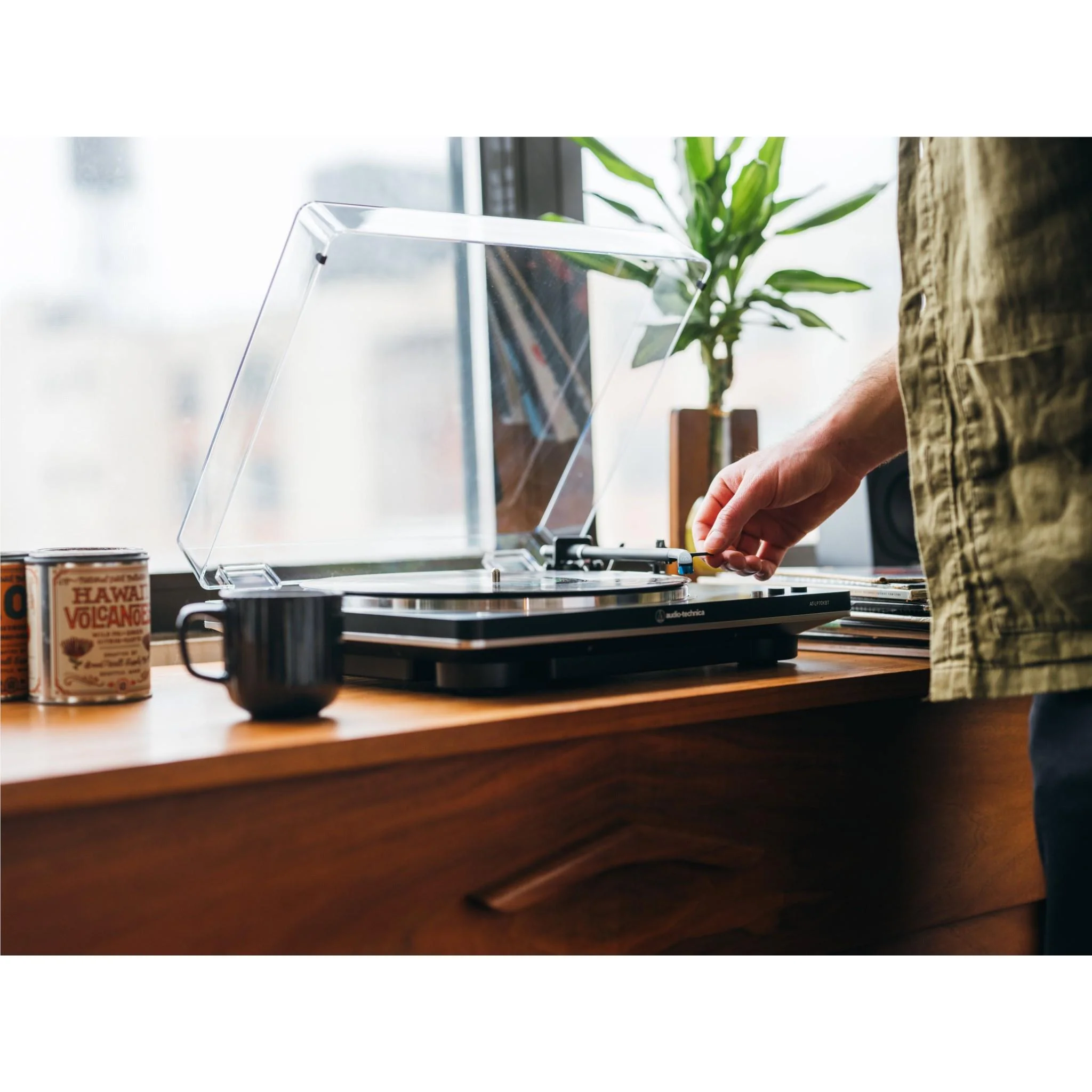 Audio-Technica LP70XBT Fully Automatic Bluetooth Turntable (Black/Silver) - Image 10
