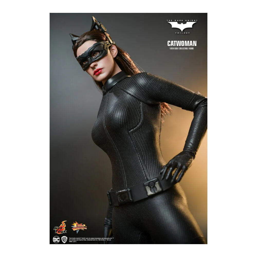 Batman The Dark Knight Trilogy Catwoman 1:6 Collectable Figure - Image 3