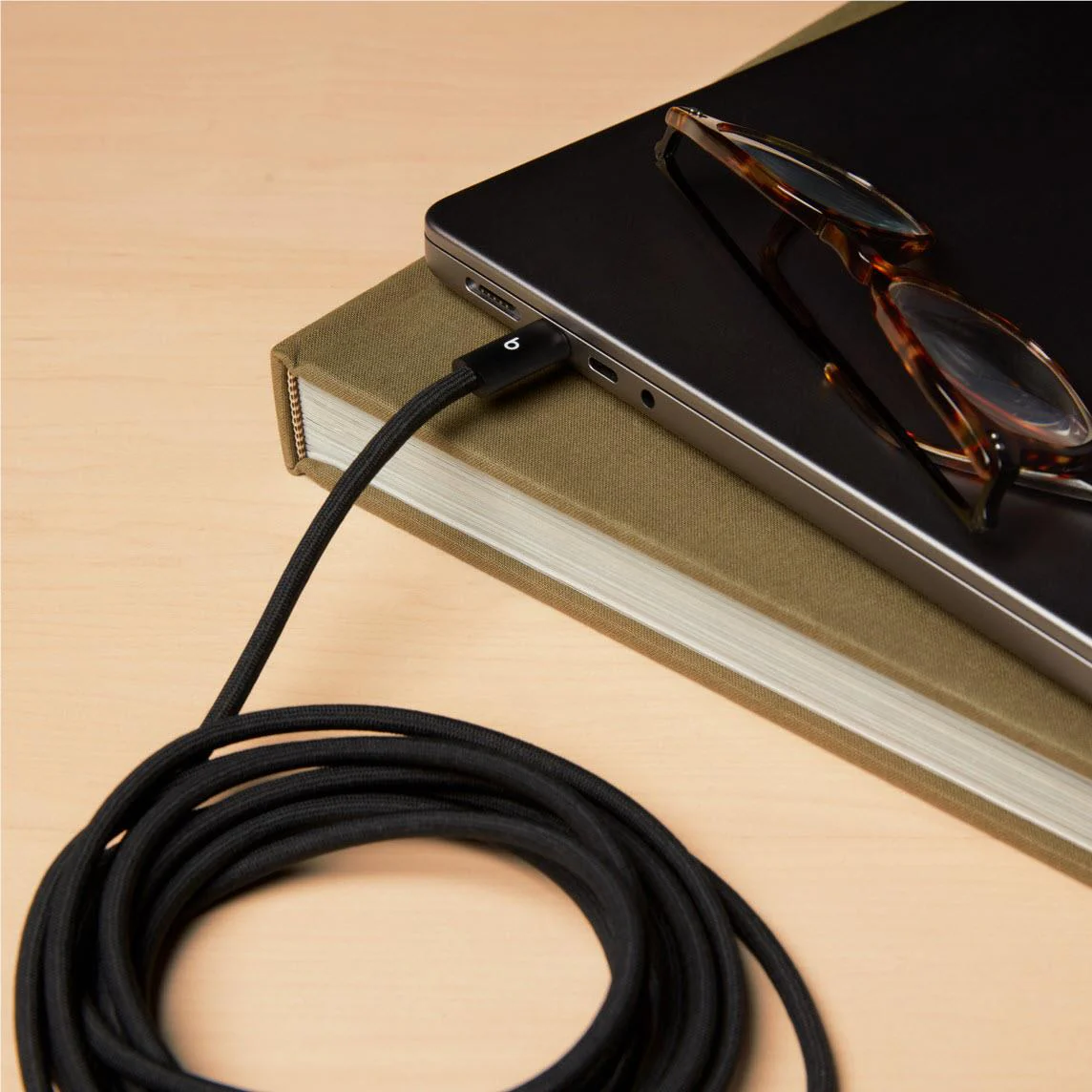 Beats 240W USB-C to USB-C Braided Cable 3M (Bolt Black) - Image 3