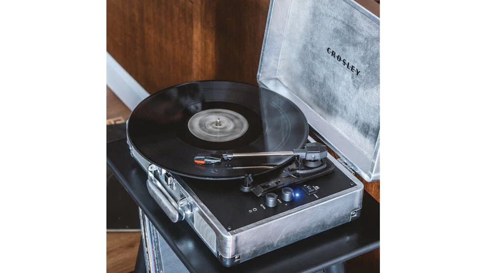 Crosley Cruiser Bluetooth Portable Turntable - Silver - Image 6