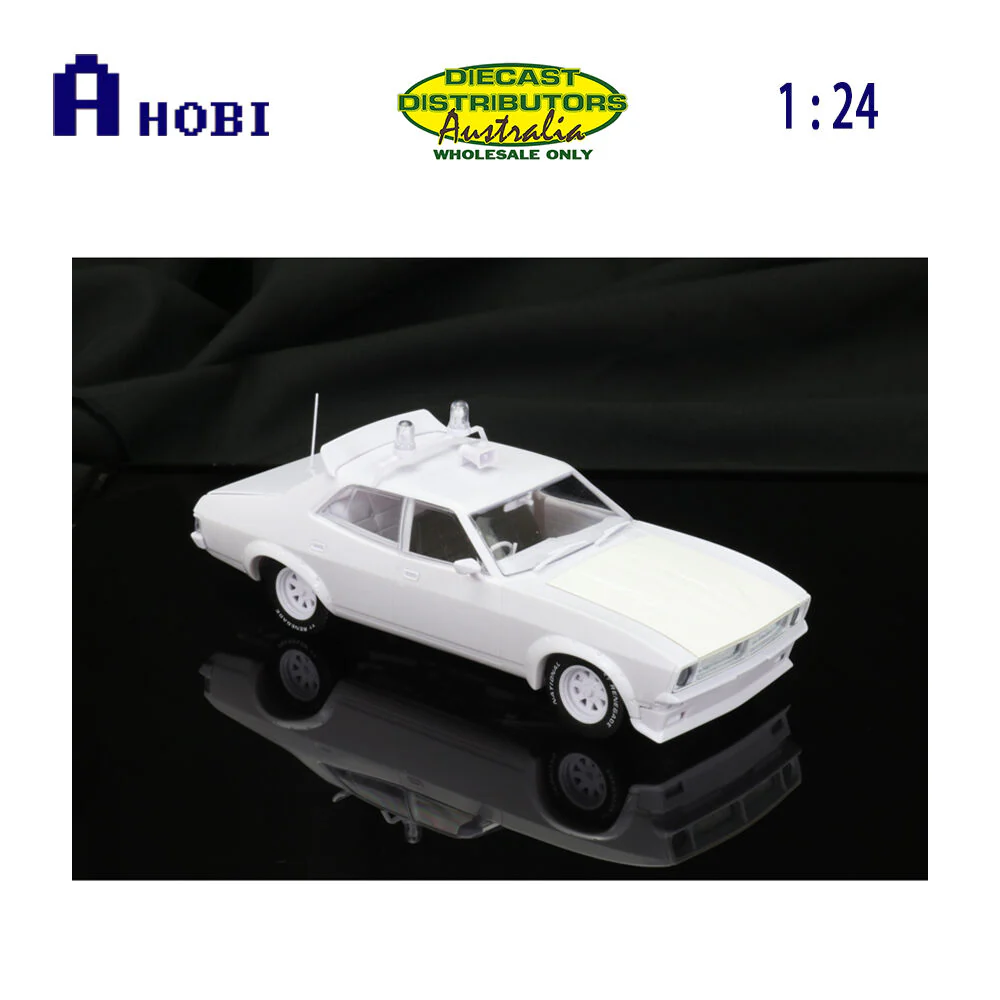 DDA 1:24 Falcon XB Pursuit Sealed Body White Plastic Assembly Car Model Toy Kit - Image 3
