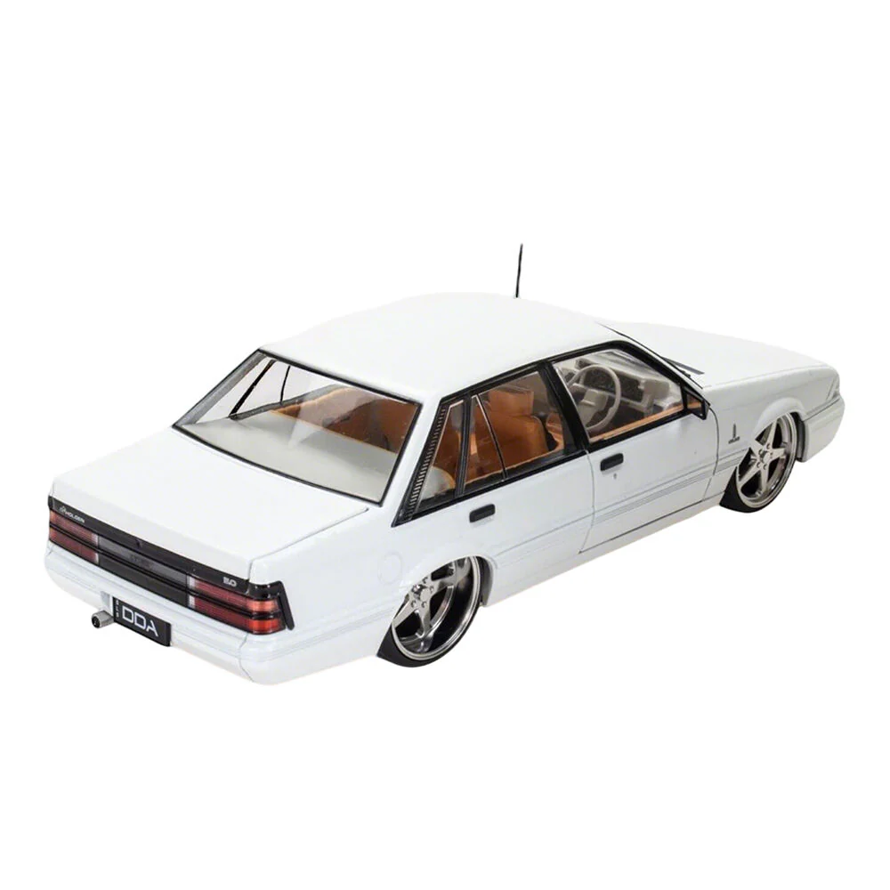 DDA 1:24 Scale Holden VL Calais Custom Metallic White Diecast Model Car Toy - Image 4