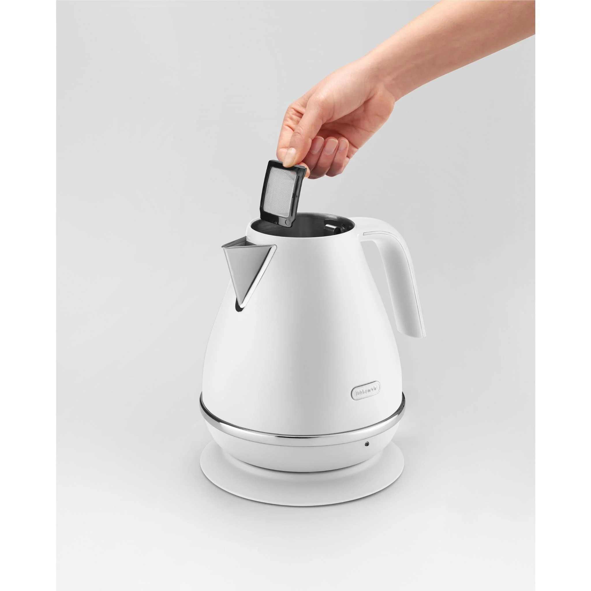De'Longhi KBOC2001IW Icona Capitals 1.7L Kettle (Sydney White) - Image 5