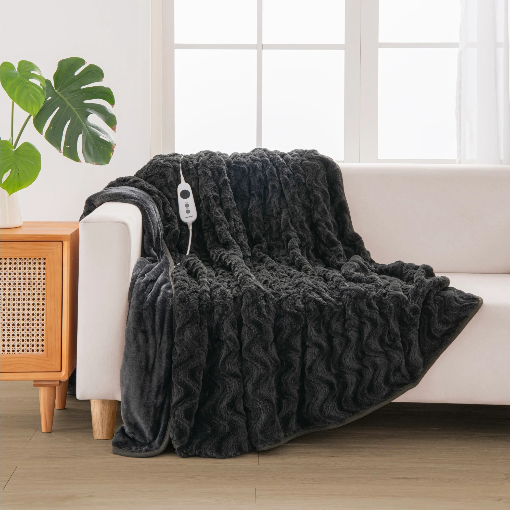 Dreamaker 500gsm Faux Fur Electric Heated Throw Blanket [180x200cm] (Charcoal) - Image 2