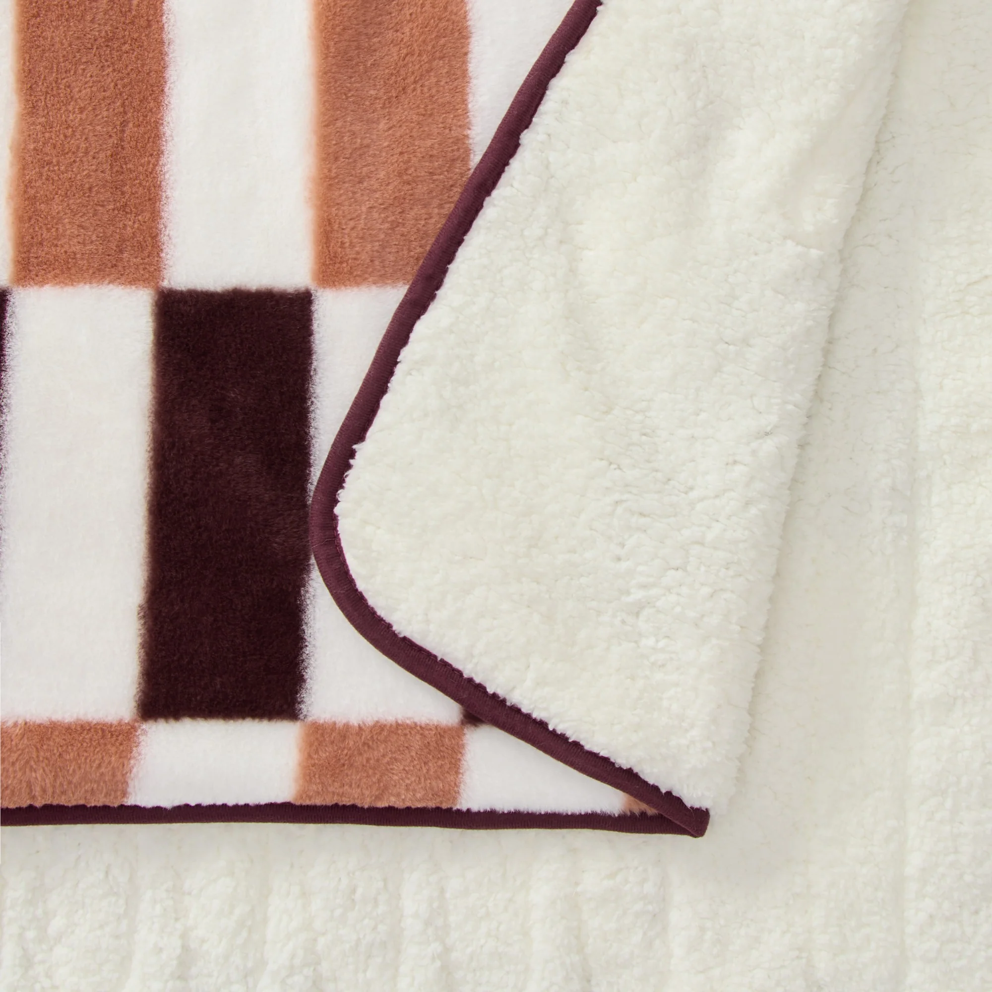 Dreamaker Alma Faux Fur Heated Throw [130x160cm] (Chocolate Mousse) - Image 3