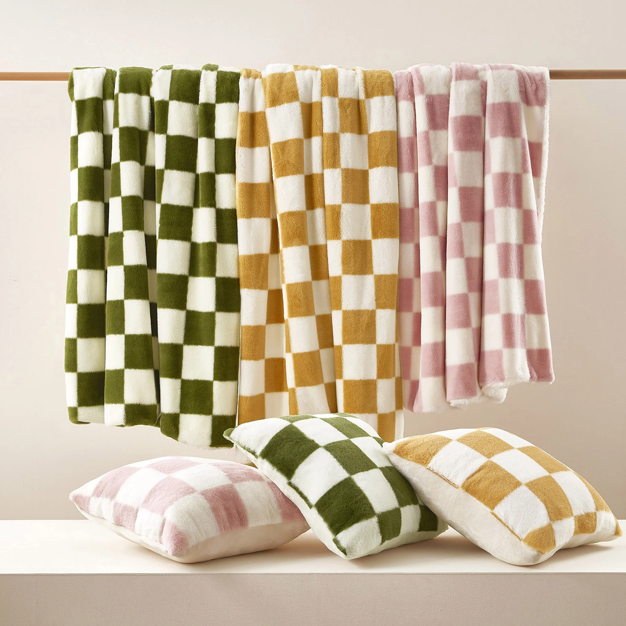 Dreamaker Checkered Plush Electric Heated Throw Blanket [130x160cm] (Olive/Cream) - Image 10