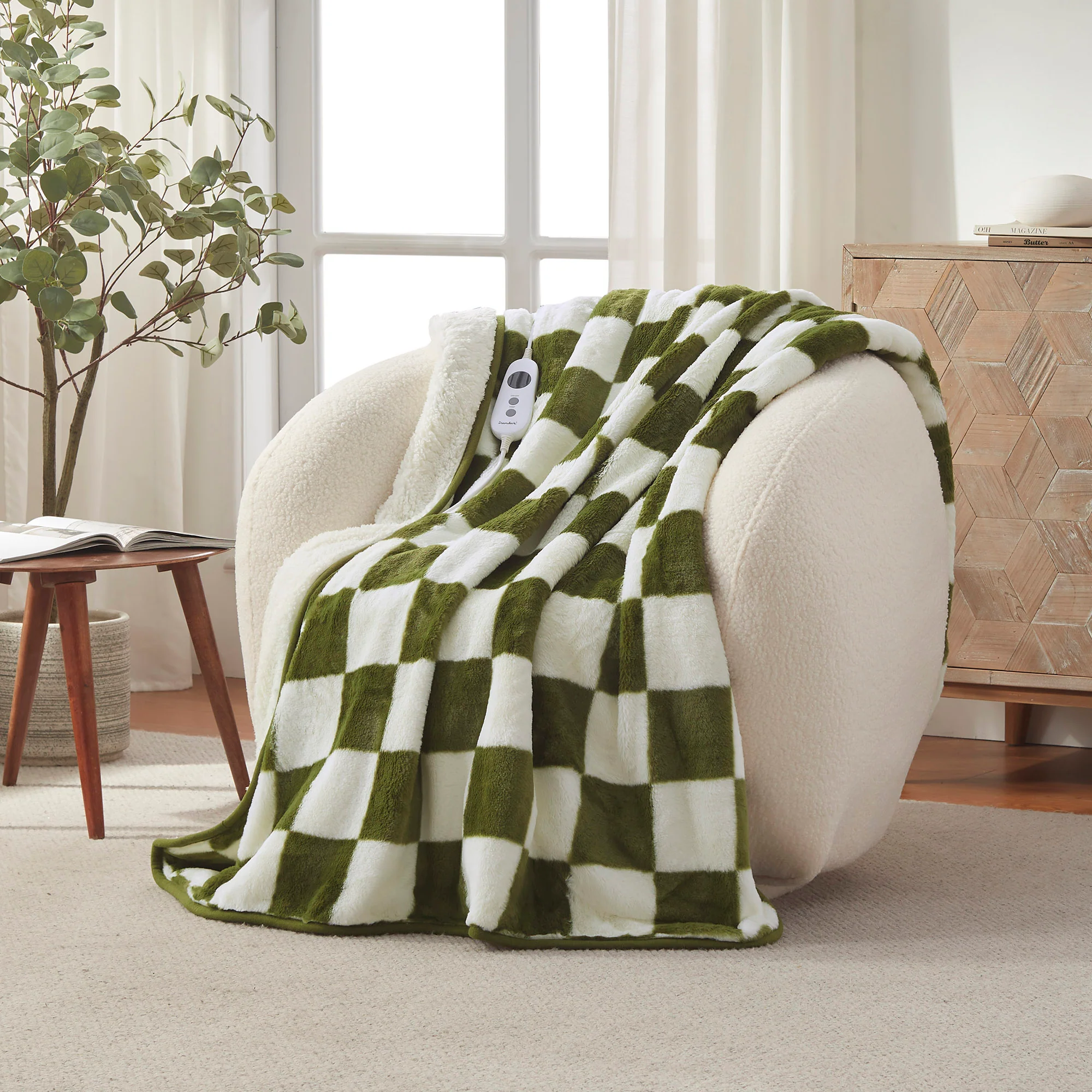 Dreamaker Checkered Plush Electric Heated Throw Blanket [130x160cm] (Olive/Cream) - Image 2