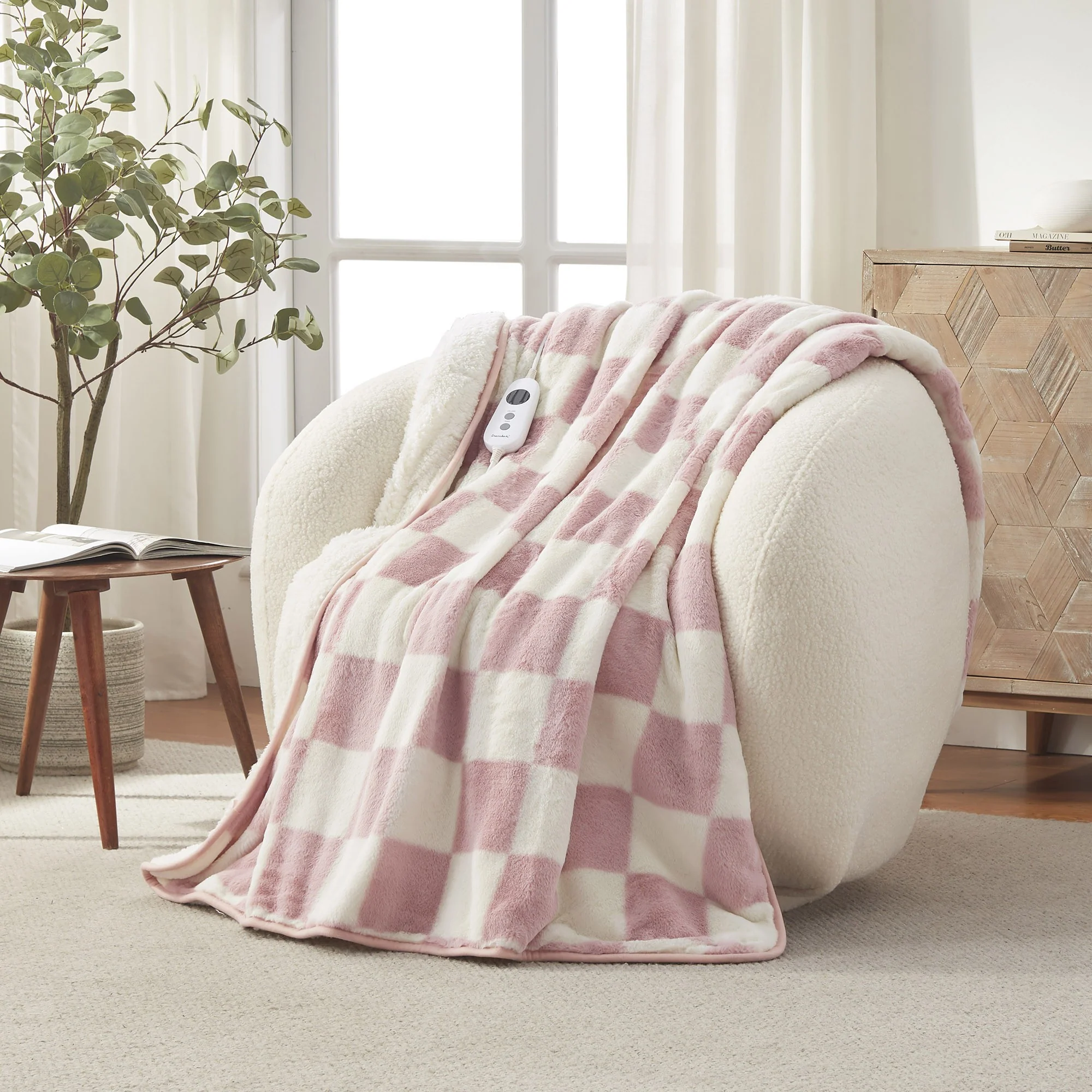 Dreamaker Checkered Plush Electric Heated Throw Blanket [130x160cm] (Pink/Cream) - Image 2