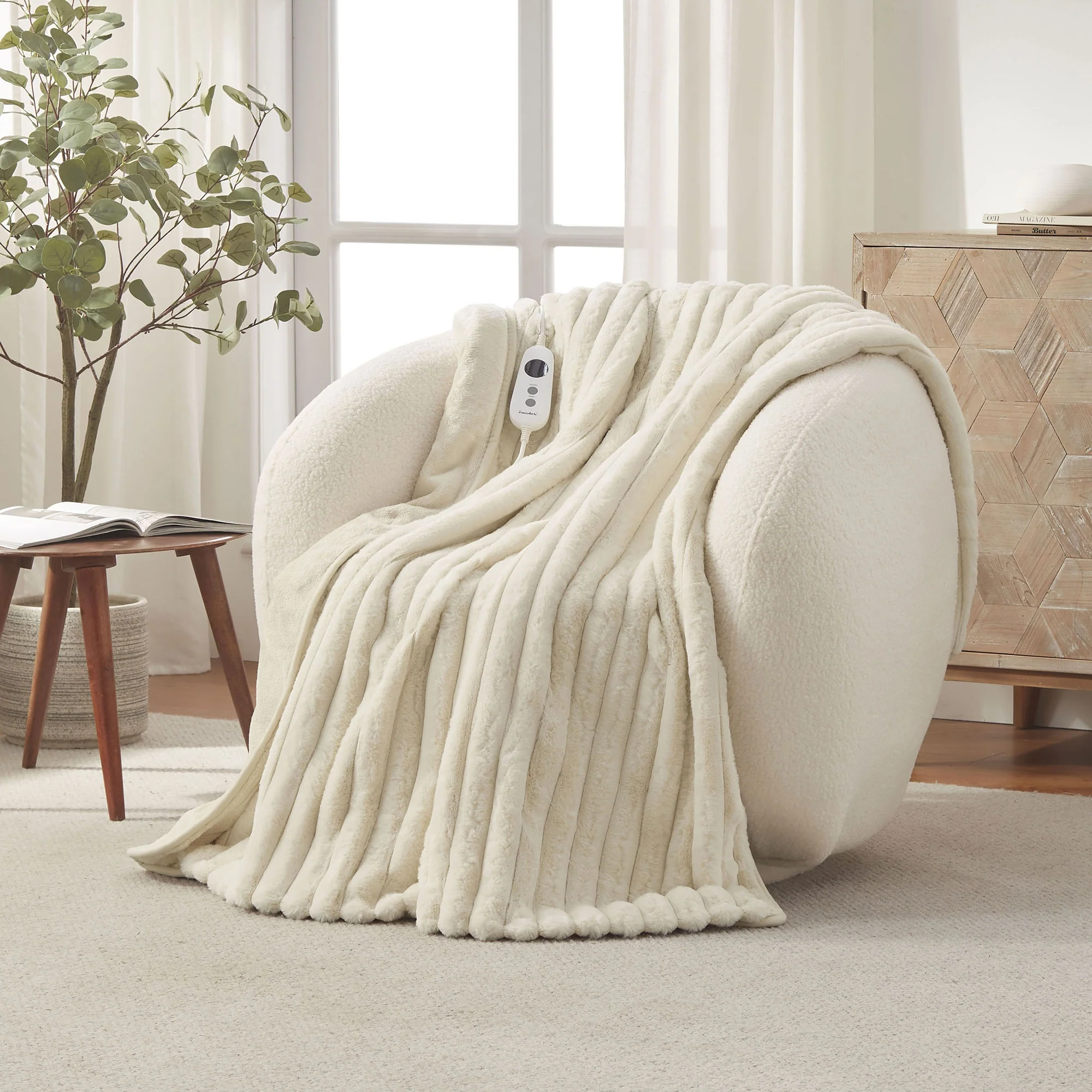 Dreamaker Chunky Embossed Fleece Electric Heated Throw Blanket [130x160cm] (Natural) - Image 2
