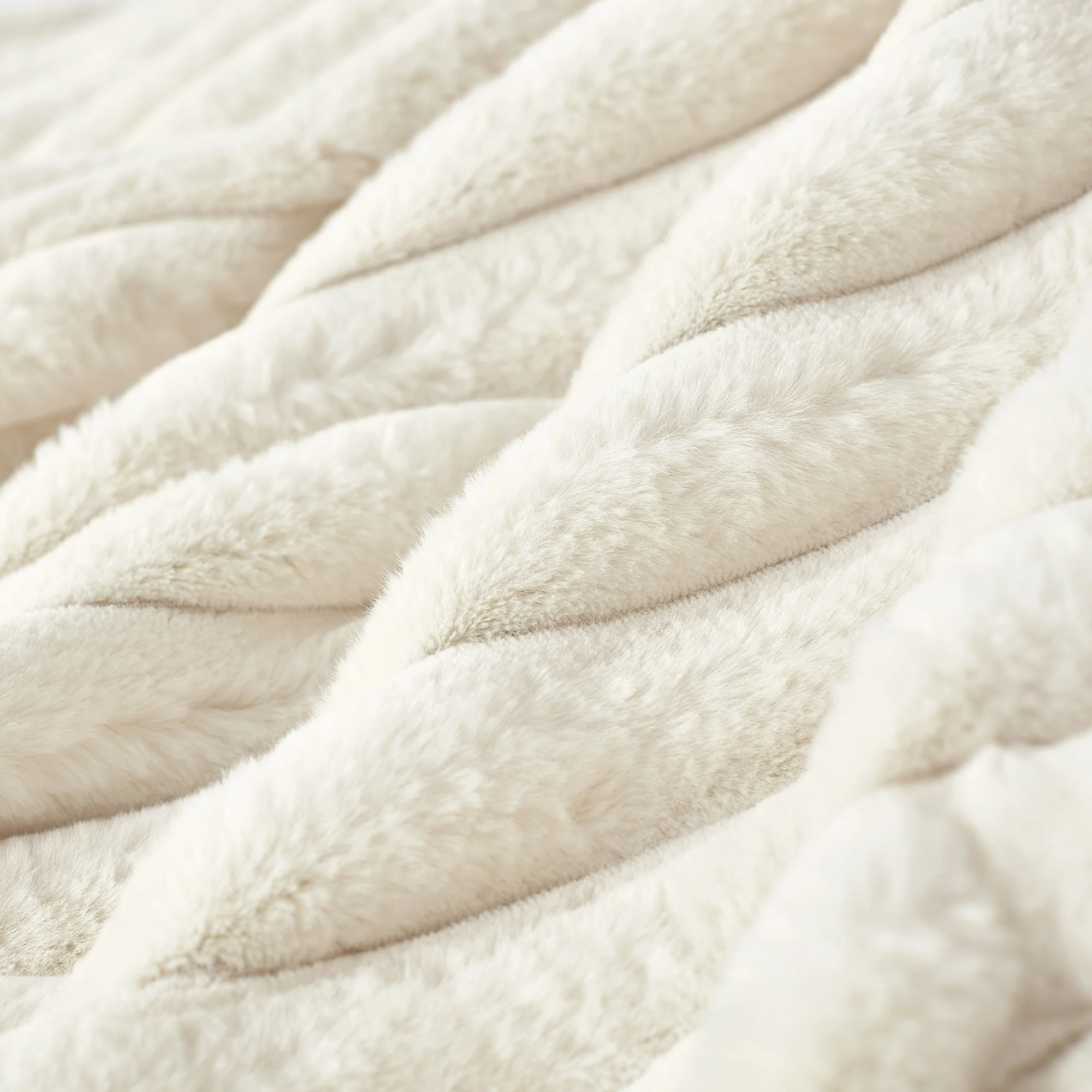 Dreamaker Chunky Embossed Fleece Electric Heated Throw Blanket [130x160cm] (Natural) - Image 3