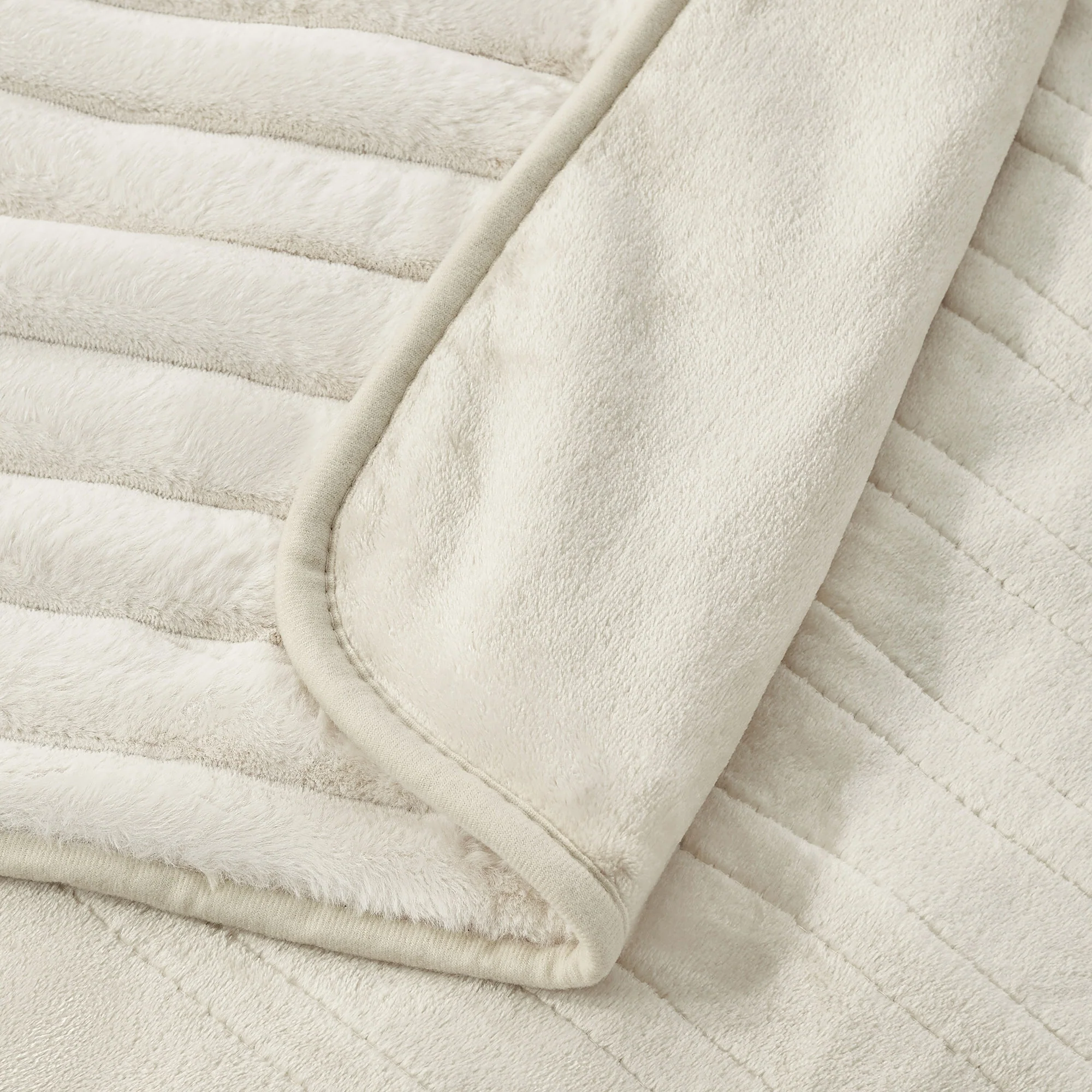 Dreamaker Chunky Embossed Fleece Electric Heated Throw Blanket [130x160cm] (Natural) - Image 4