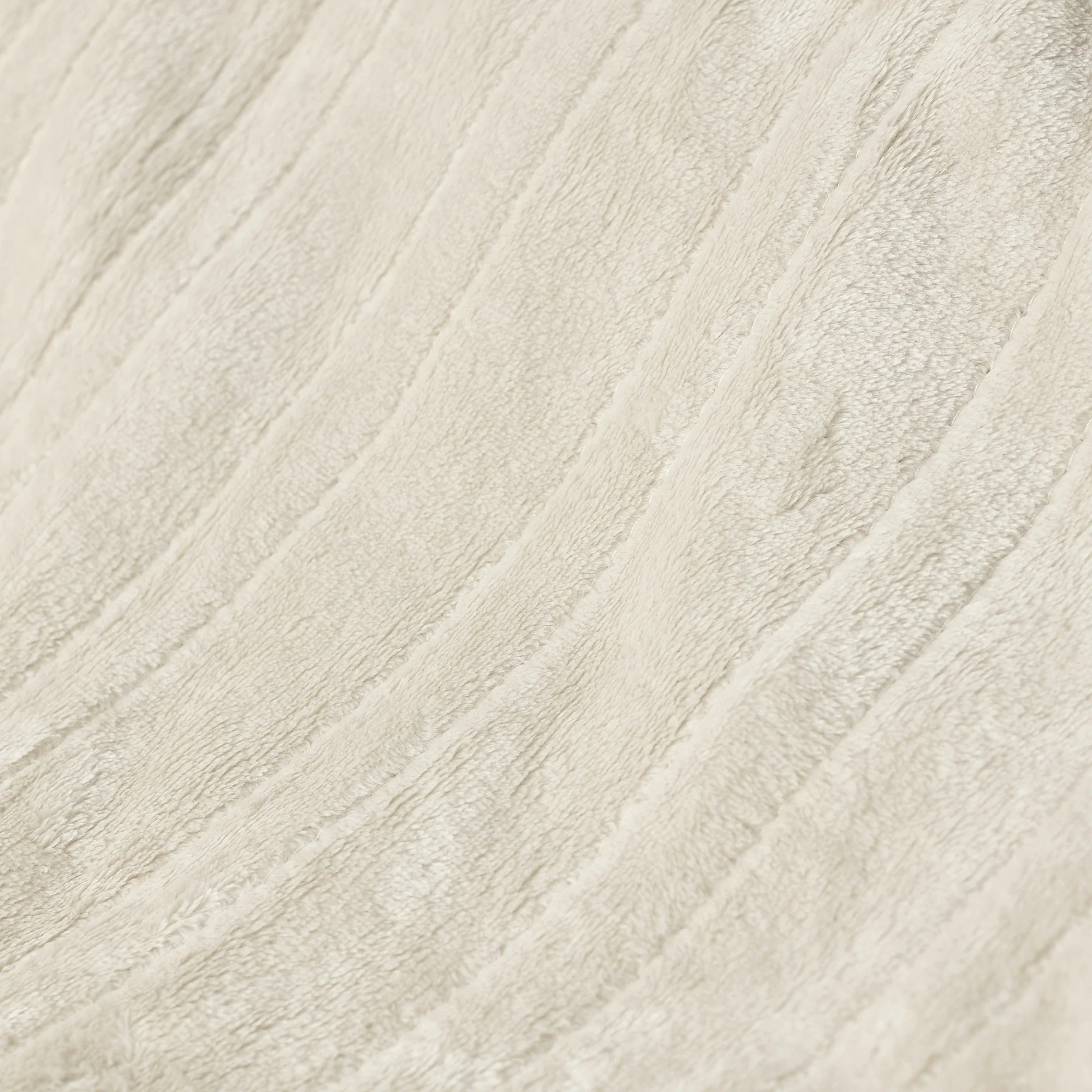 Dreamaker Chunky Embossed Fleece Electric Heated Throw Blanket [130x160cm] (Natural) - Image 5