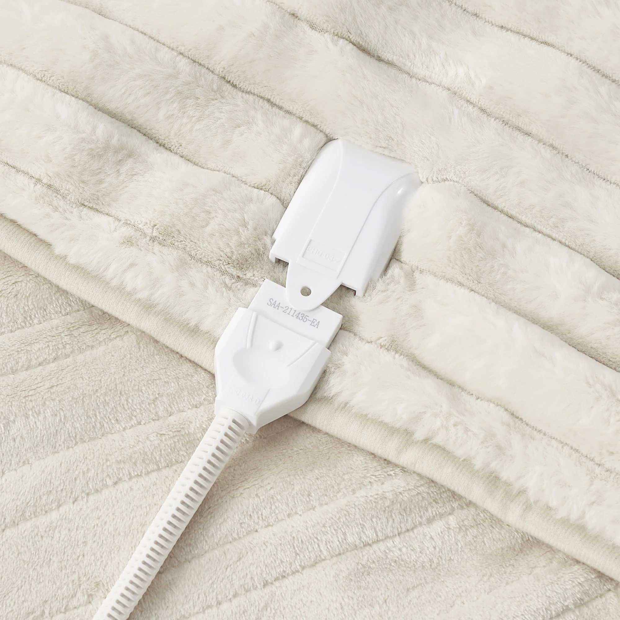 Dreamaker Chunky Embossed Fleece Electric Heated Throw Blanket [180x200cm] (Natural) - Image 6