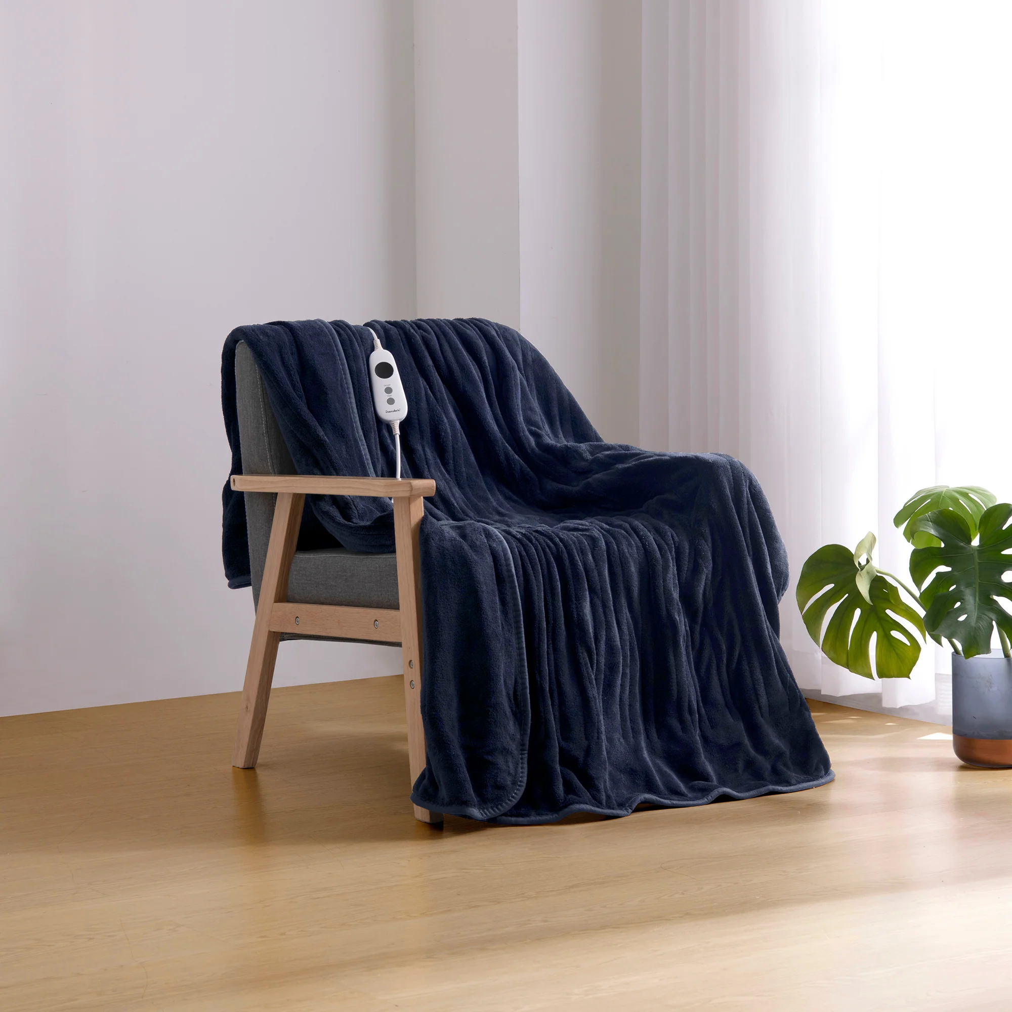 Dreamaker Coral Fleece Electric Heated Throw Blanket [130x160cm] (Midnight Blue) - Image 2