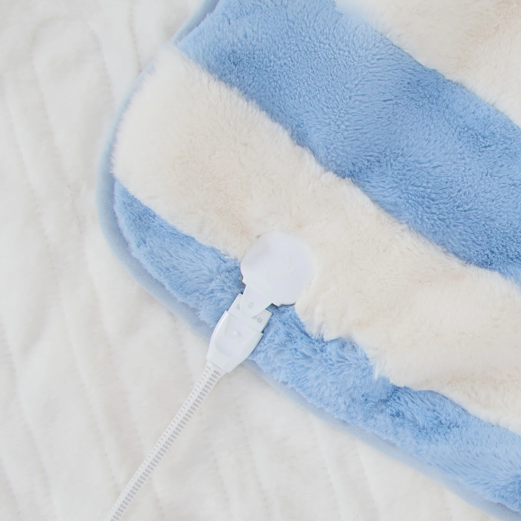 Dreamaker Denver Carved Stripe Faux Fur Heated Throw [130x160cm] (Sky) - Image 6