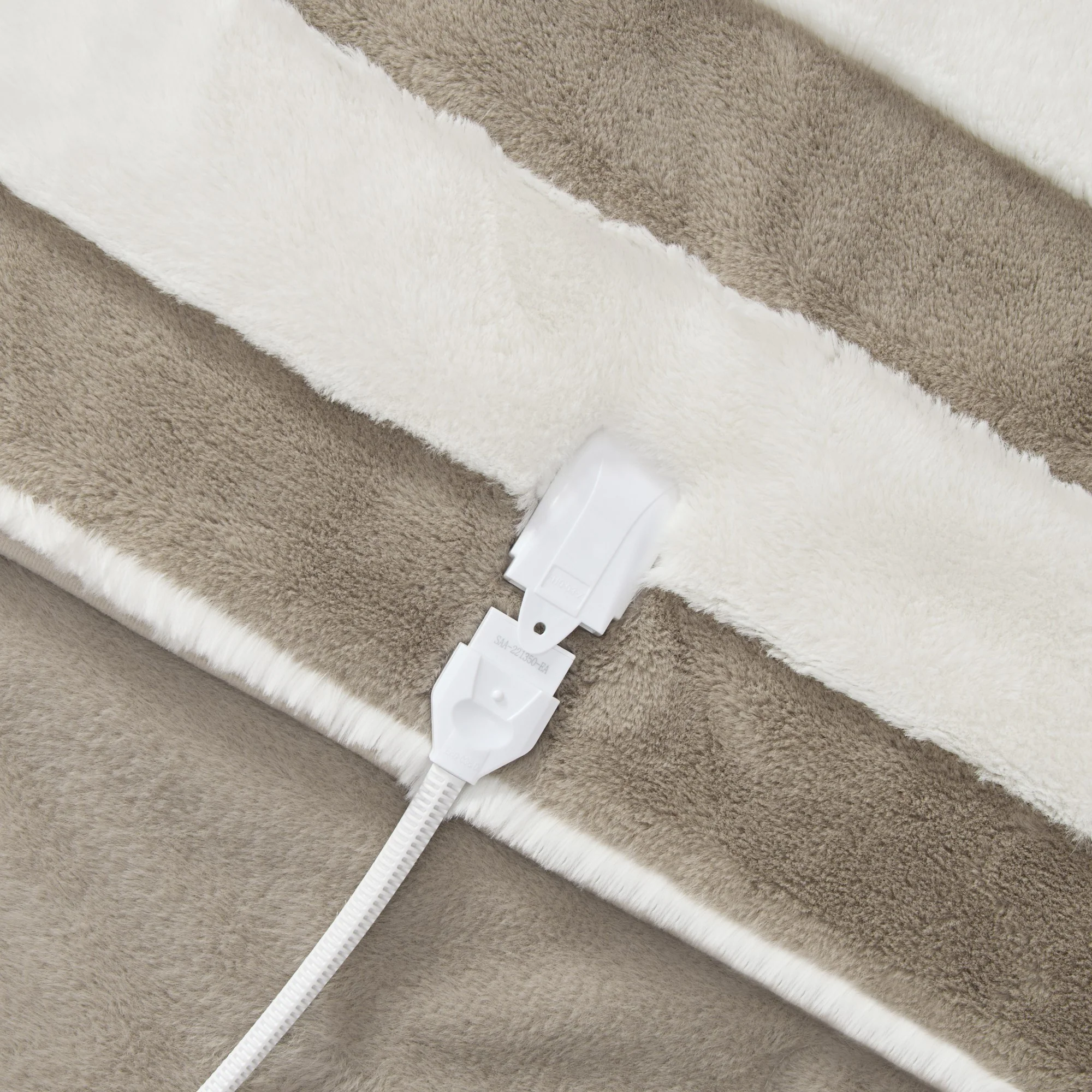 Dreamaker Denver Carved Stripe Faux Fur Heated Throw [180x200cm] (Natural) - Image 6