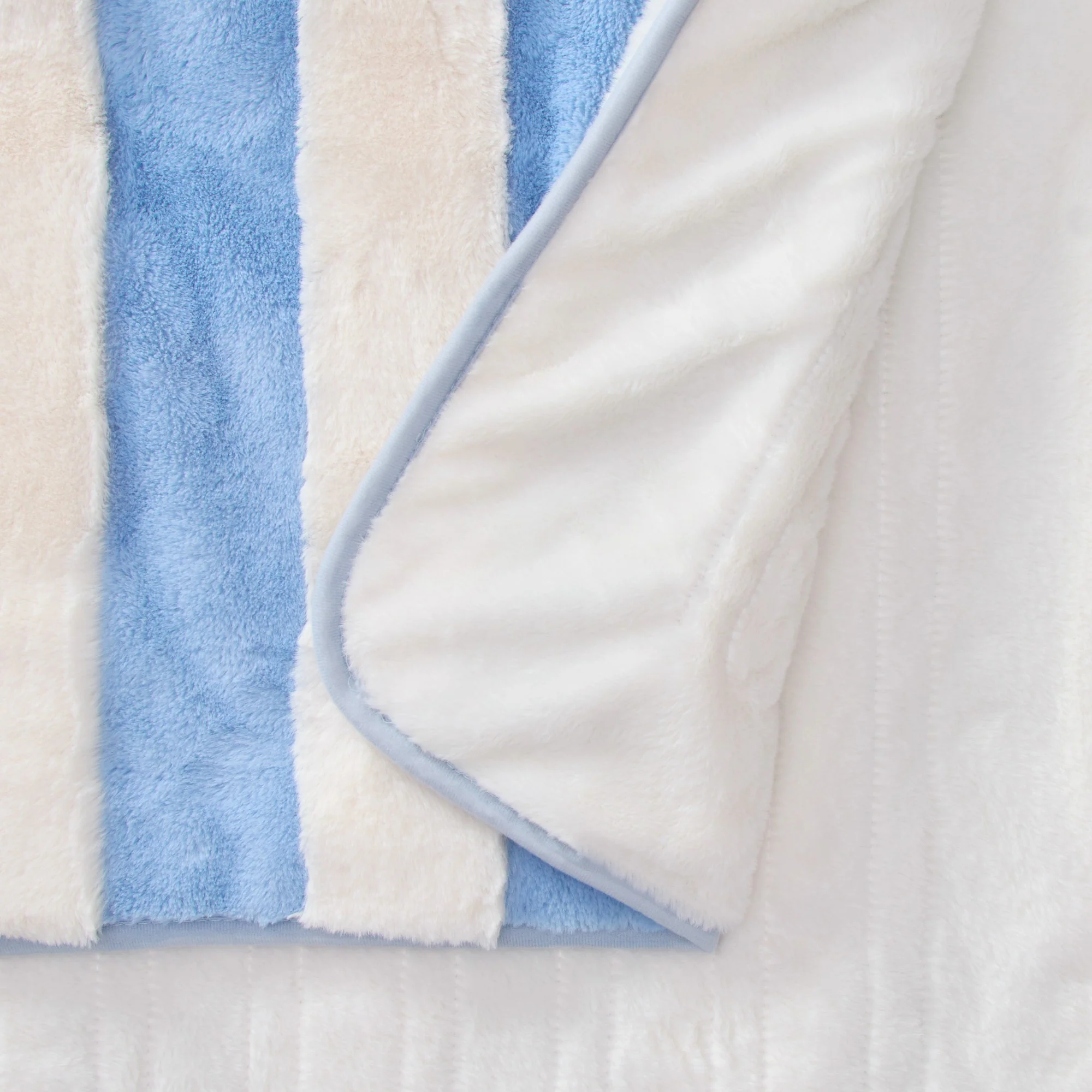 Dreamaker Denver Carved Stripe Faux Fur Heated Throw [180x200cm] (Sky) - Image 3
