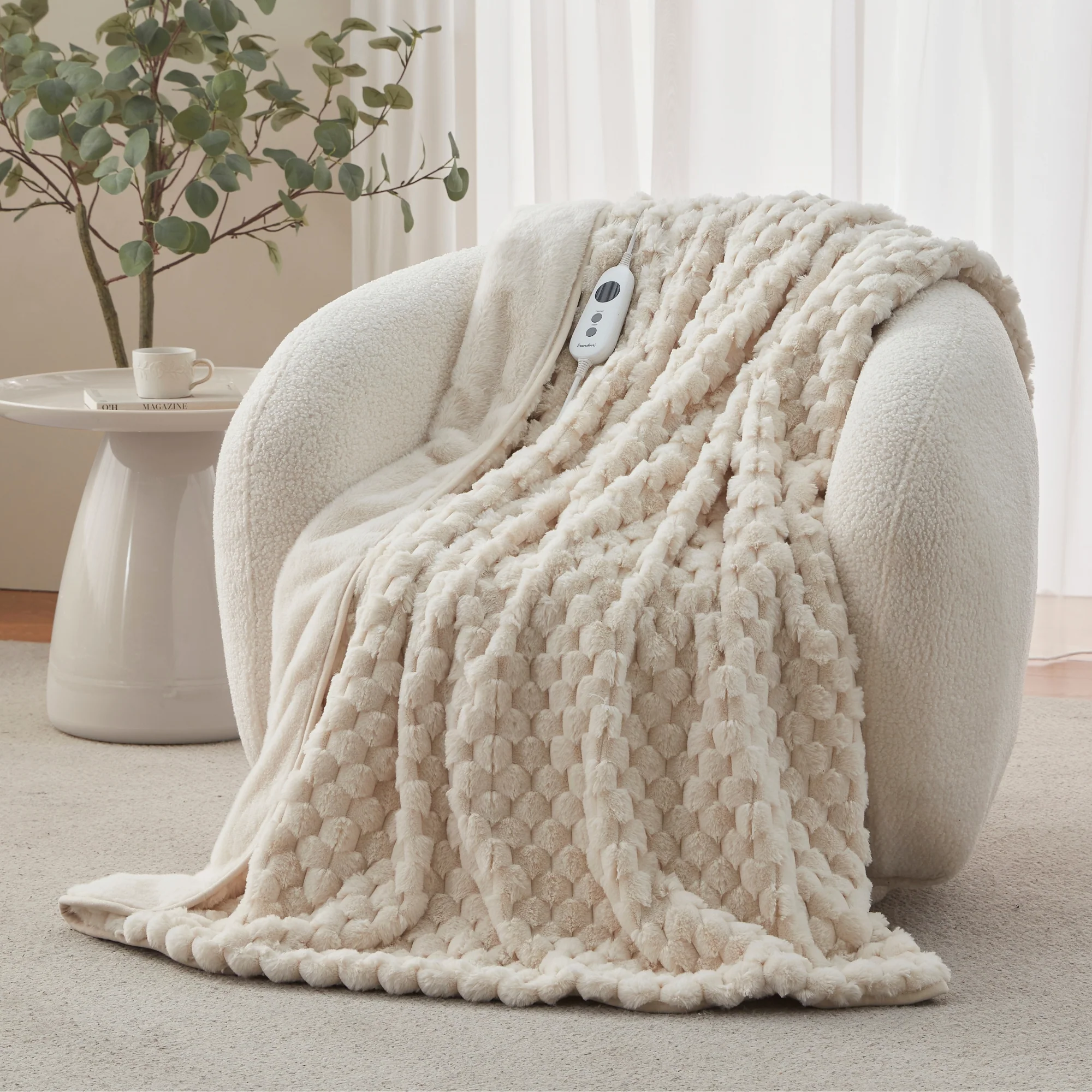Dreamaker Emmett Textured Faux Fur Heated Throw [130x160cm] (Cream) - Image 2