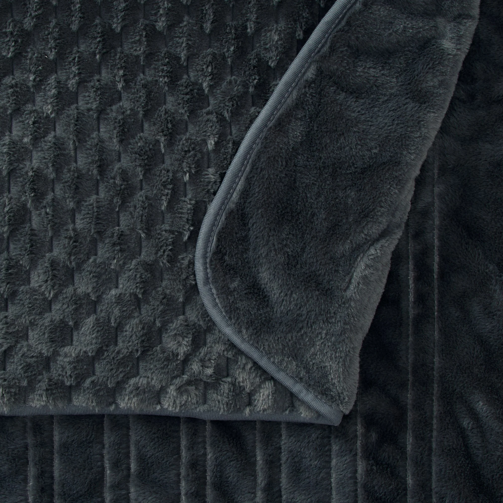 Dreamaker Emmett Textured Faux Fur Heated Throw [180x200cm] (Charcoal) - Image 3