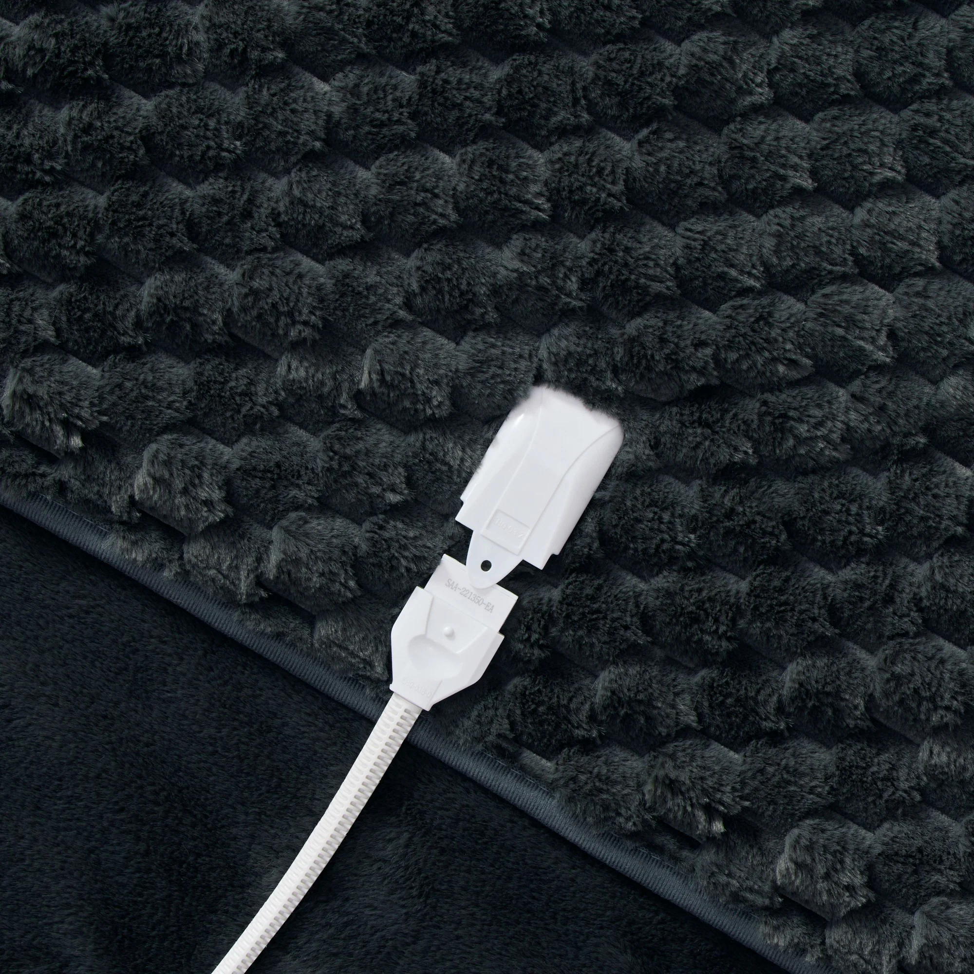 Dreamaker Emmett Textured Faux Fur Heated Throw [180x200cm] (Charcoal) - Image 4