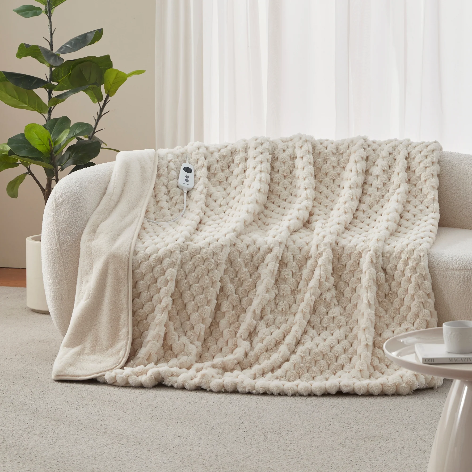 Dreamaker Emmett Textured Faux Fur Heated Throw [180x200cm] (Cream) - Image 2