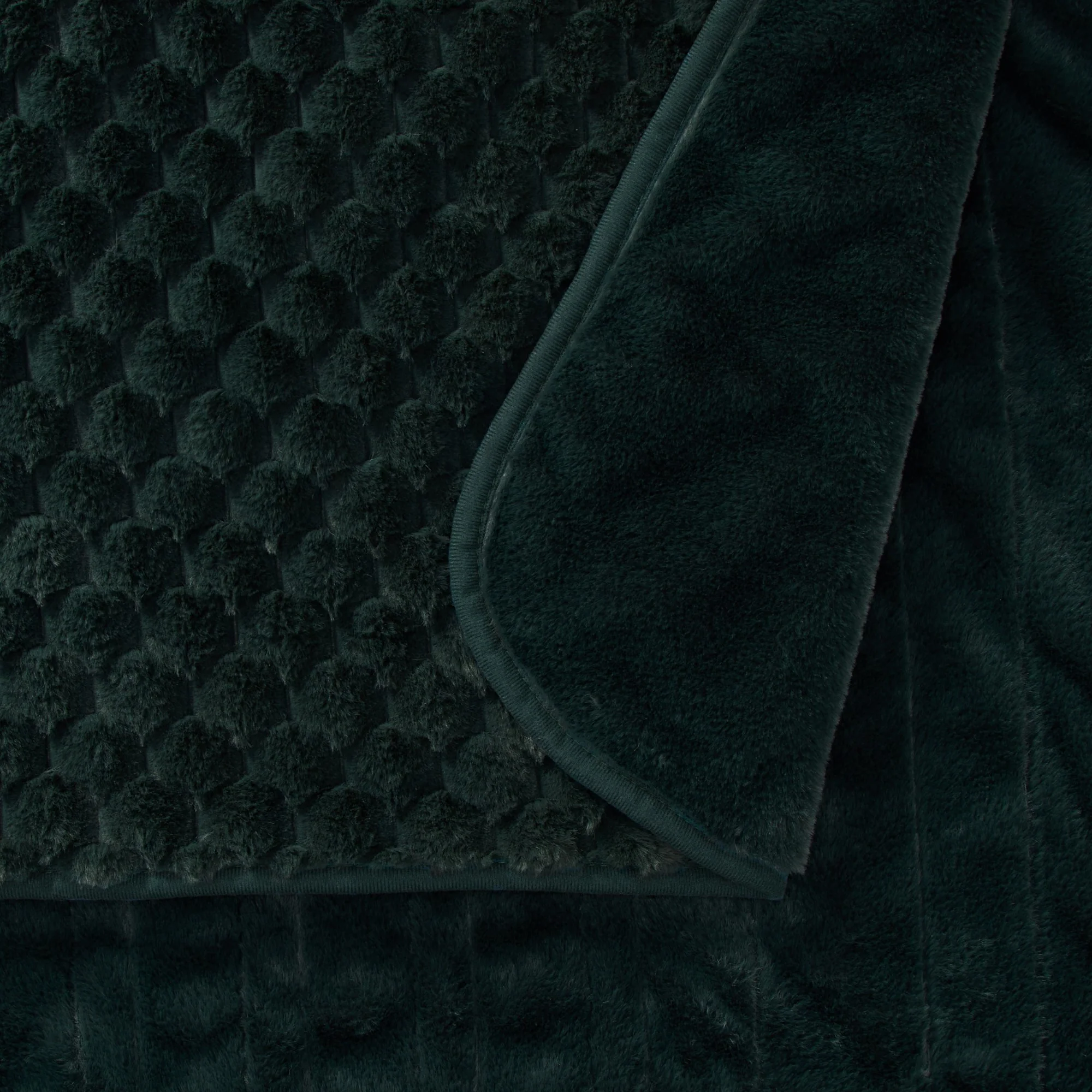 Dreamaker Emmett Textured Faux Fur Heated Throw [180x200cm] (Deep Teal) - Image 3