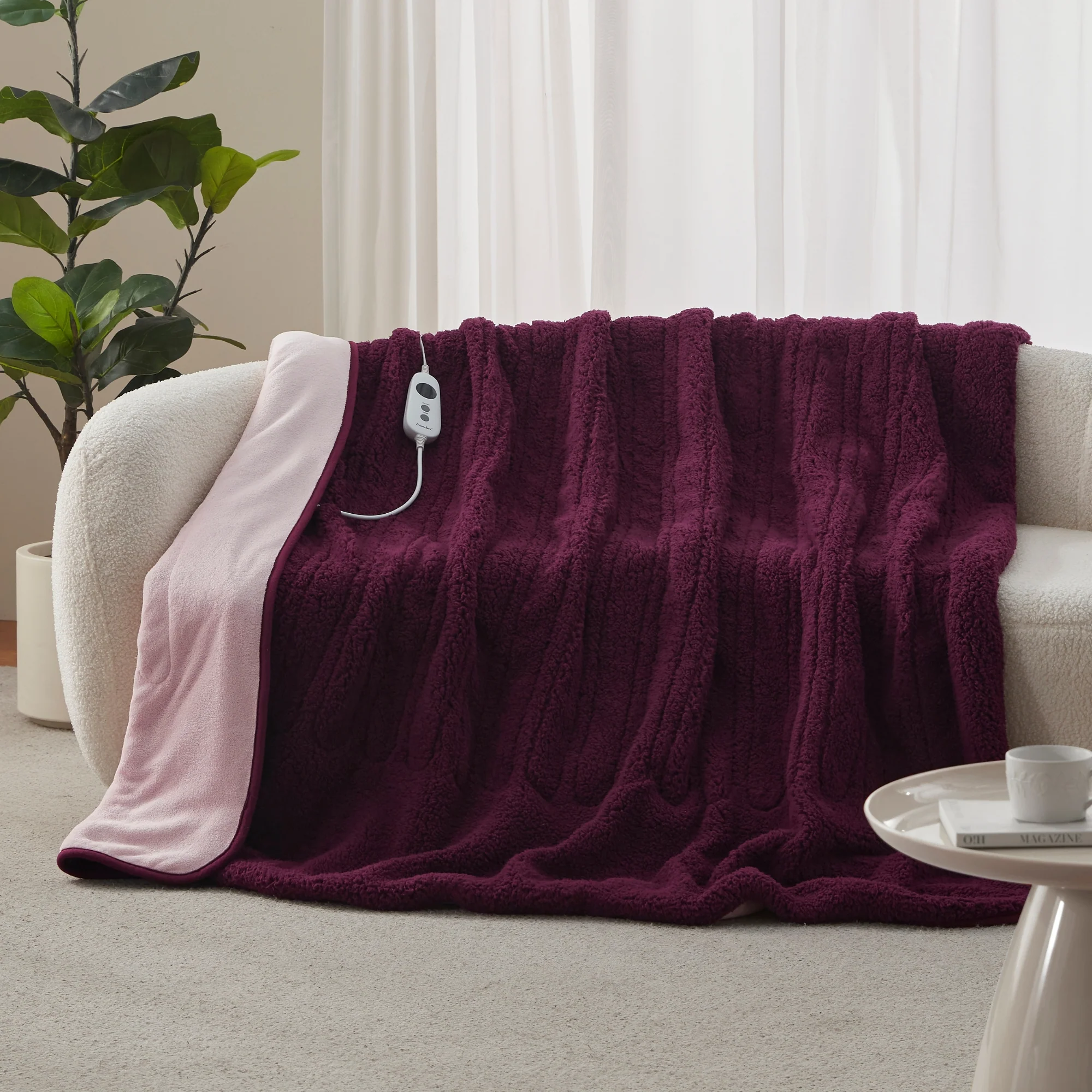 Dreamaker Eve Reversible Sherpa and Coral Fleece Heated Throw [180x200cm] (Cherry/Blush) - Image 2
