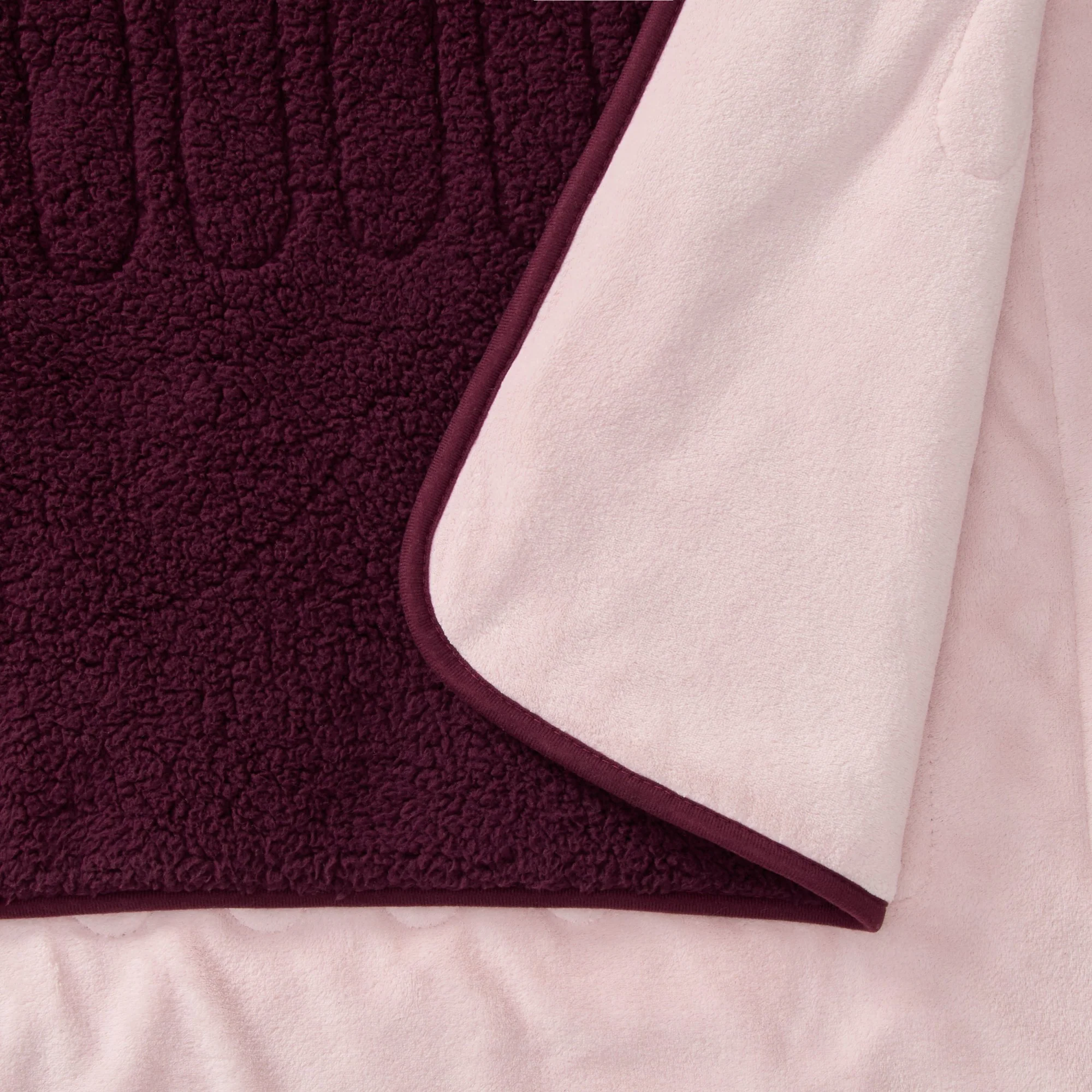 Dreamaker Eve Reversible Sherpa and Coral Fleece Heated Throw [180x200cm] (Cherry/Blush) - Image 3