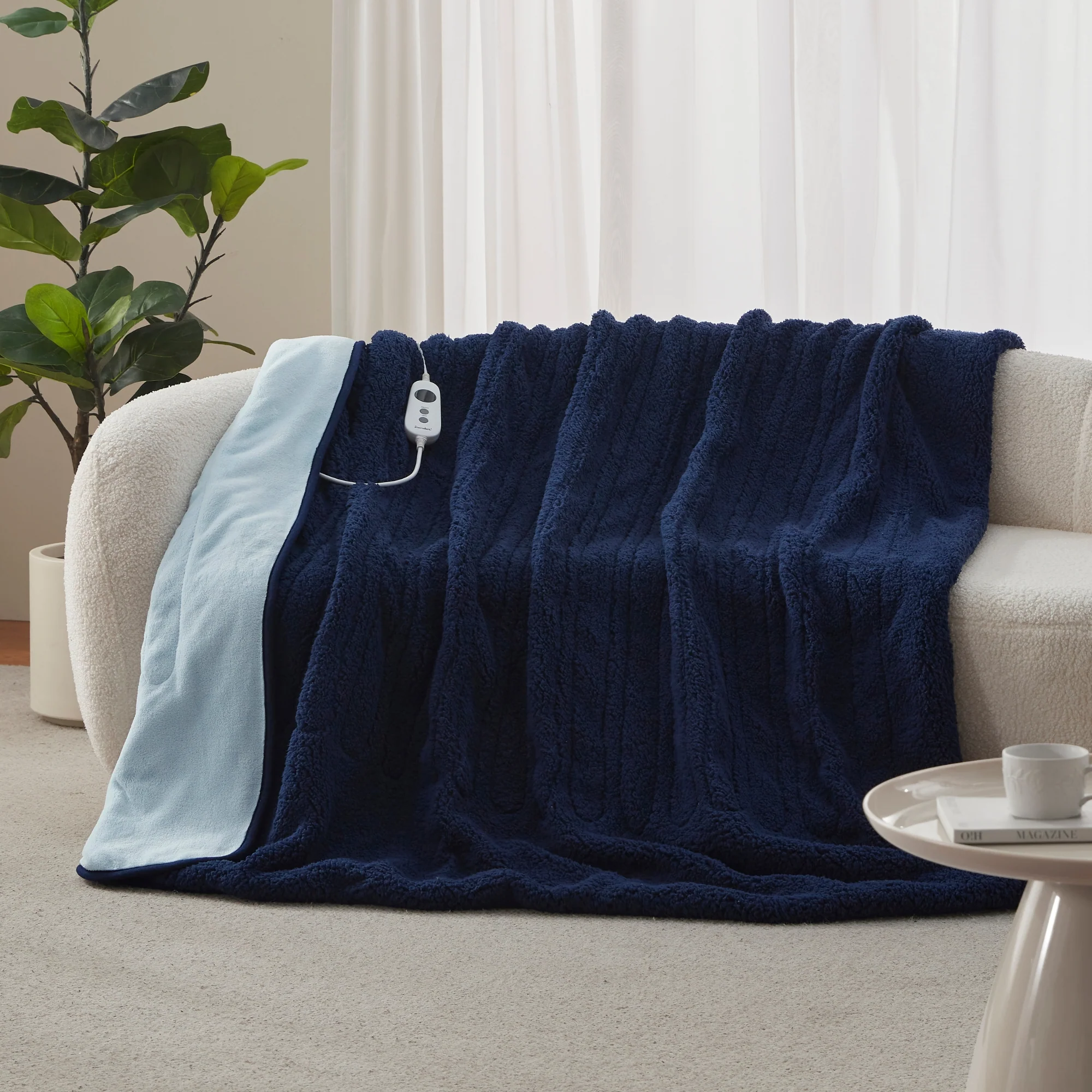 Dreamaker Eve Reversible Sherpa and Coral Fleece Heated Throw [180x200cm] (Midnight Blue/Sky) - Image 2